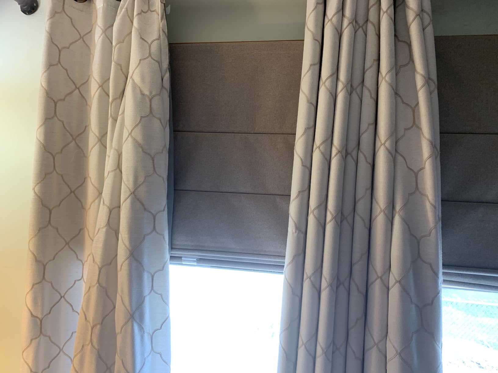 BERISSA Blackout Roman Shades for Indoor Windows Cordless, Pull Down Linen Fabric Roman Blinds, Privacy Window Shades for Door Windows, Bedroom, Office, Easy to Install, Light Brown, 29