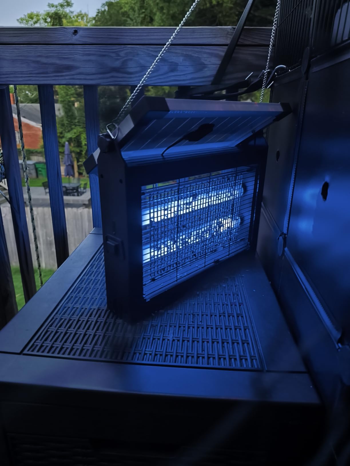Solar Bug Zapper Outdoor, 4500V Mosquito & Fly Zapper with UV Light, Smart Auto Mode, 4000mAh USB-C Rechargeable, IP66 Waterproof customer photo 2