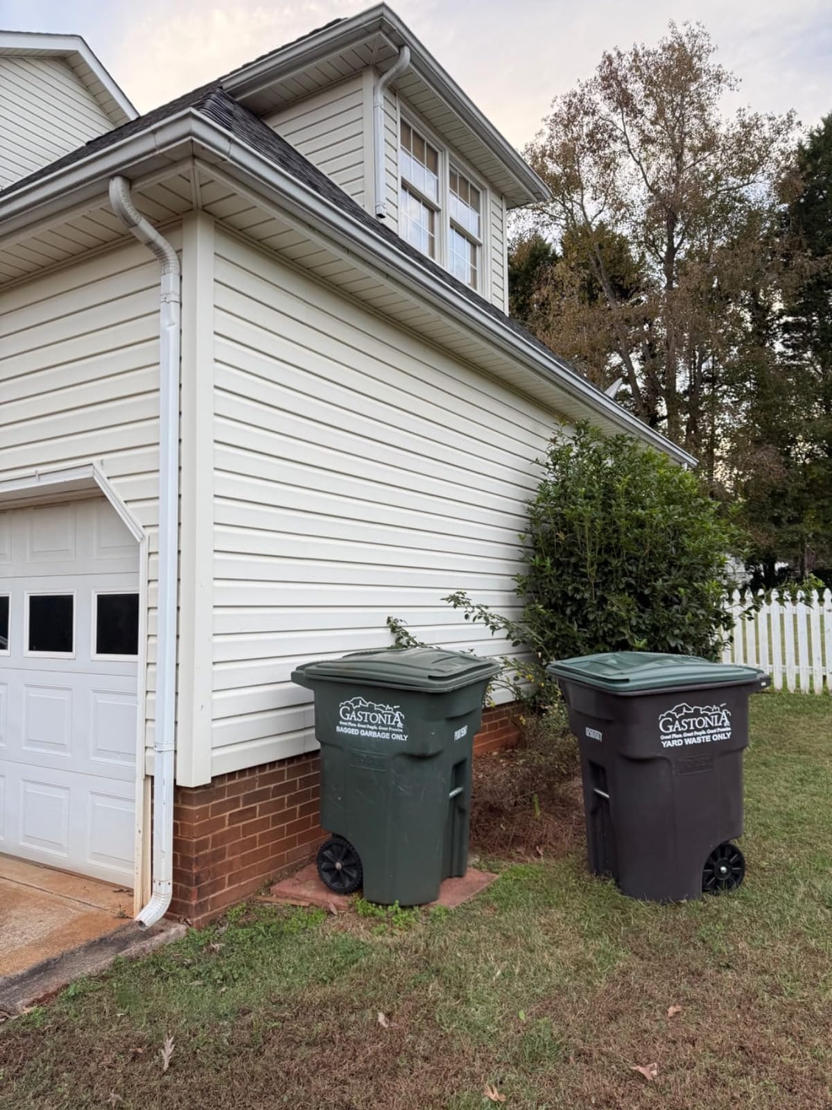 WamBam Cambridge Privacy Fence, White Vinyl No Dig DIY Kit | 6ftH x 6ftW, 1 Panel + 1 Post, BL19110 customer photo 1