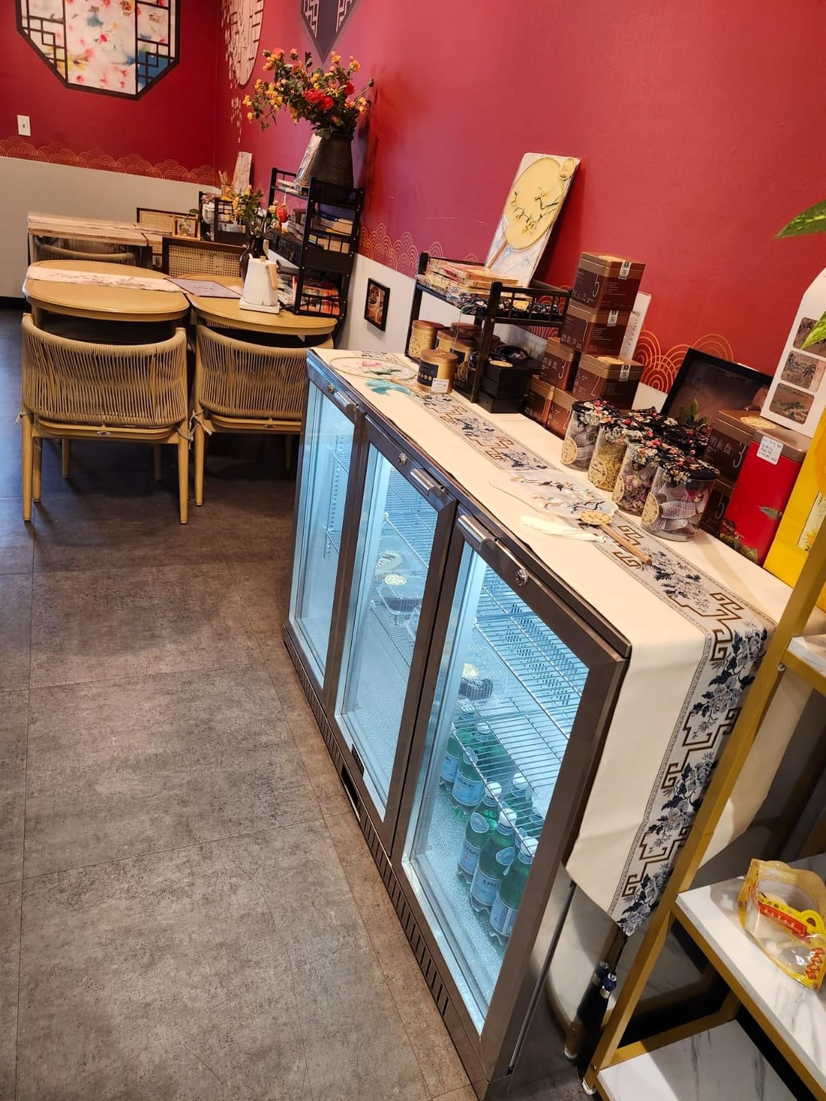BODEGACOOLER Commercial Bar Cooler with 3 Solid Doors, 20.5 Cu.Ft Back Bar Refrigerator, Beverage Refrigerator for Beer Soda Wine, LED Light, Stainless Steel Top, 6 Casters, for Kitchen Buffet Table customer photo 1