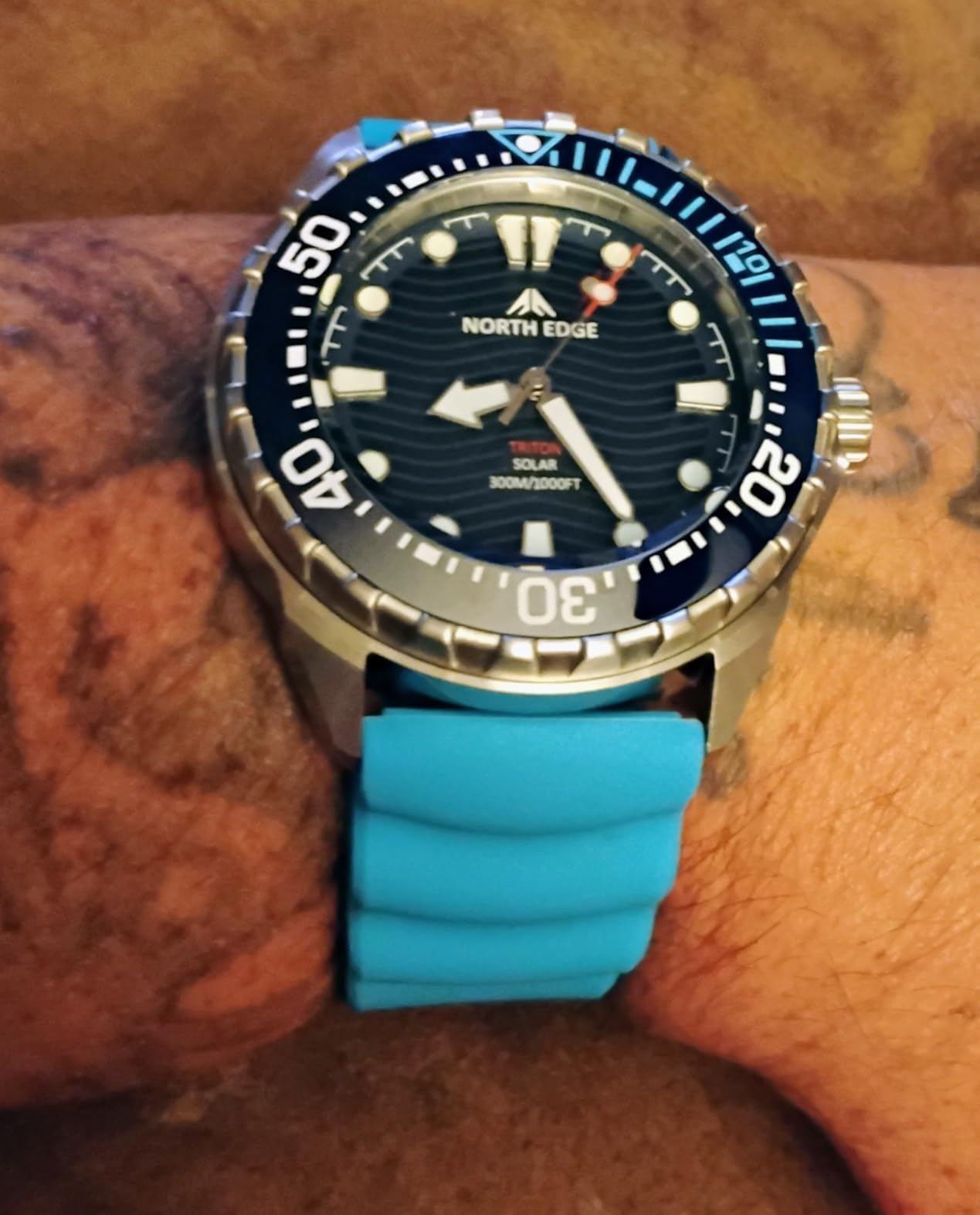 Solar Powered Dive Watch Men's Watch, 1000FT/300M Water Resistance, Luminous Dial, Silicone Strap 45.8MM customer photo 2