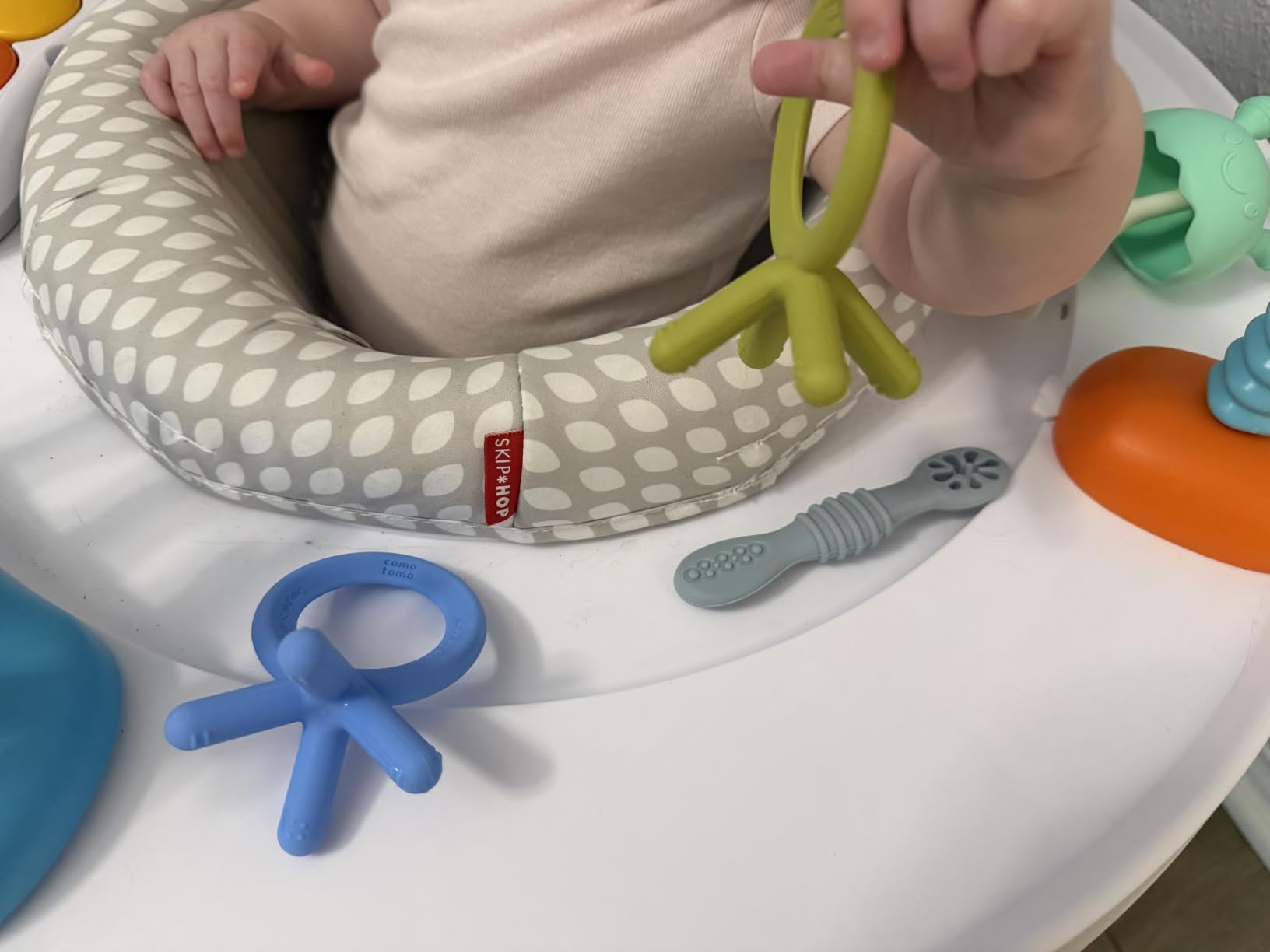 Comotomo Newborn Starter Set - 12 Piece Baby Bottle Gift Set | 5 oz & 8 oz Silicone Bottles, Slow to Variable Flow Anti-Colic Nipples & Soothing Teethers customer photo 2