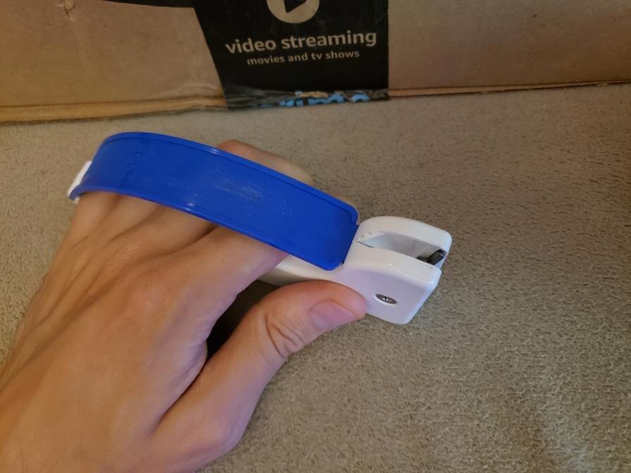 AccuSharp Knife Sharpener, Ergonomic Comfortable Handle, Compact & Easy to Use, Restore and Hone Straight & Serrated Knives, White customer photo 1