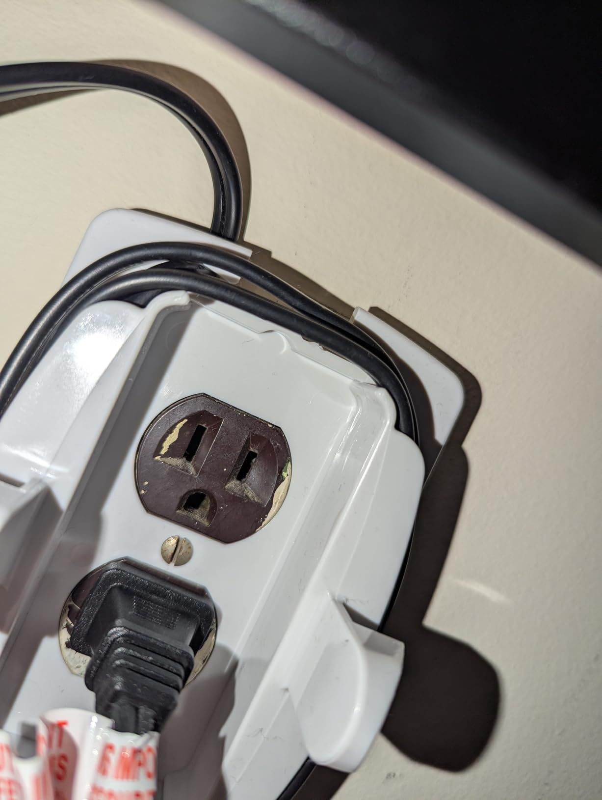 Safety 1st Outlet Cover with Cord Shortener for Baby Proofing customer photo 2