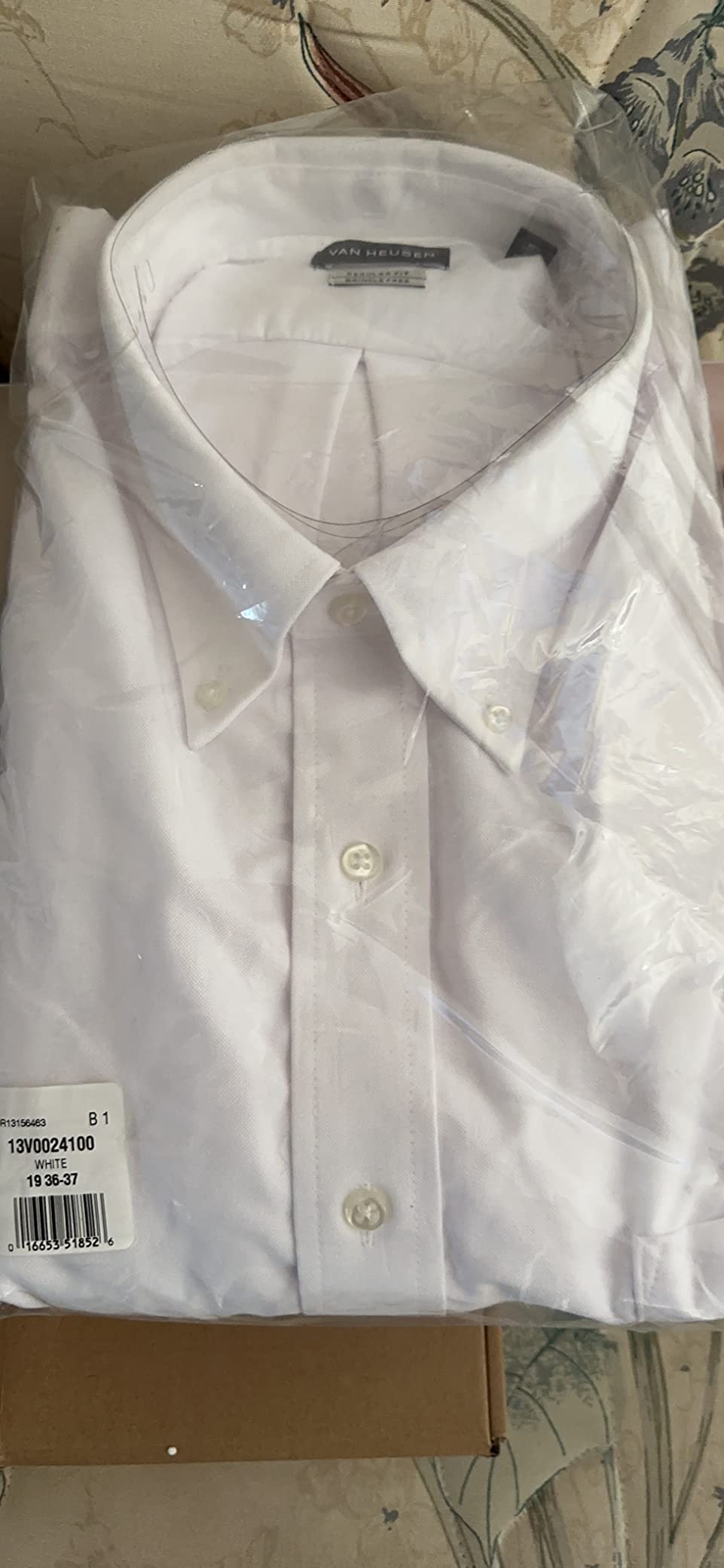 Van Heusen Men's Regular Fit Oxford Solid Buttondown Collar Dress Shirt customer photo 1
