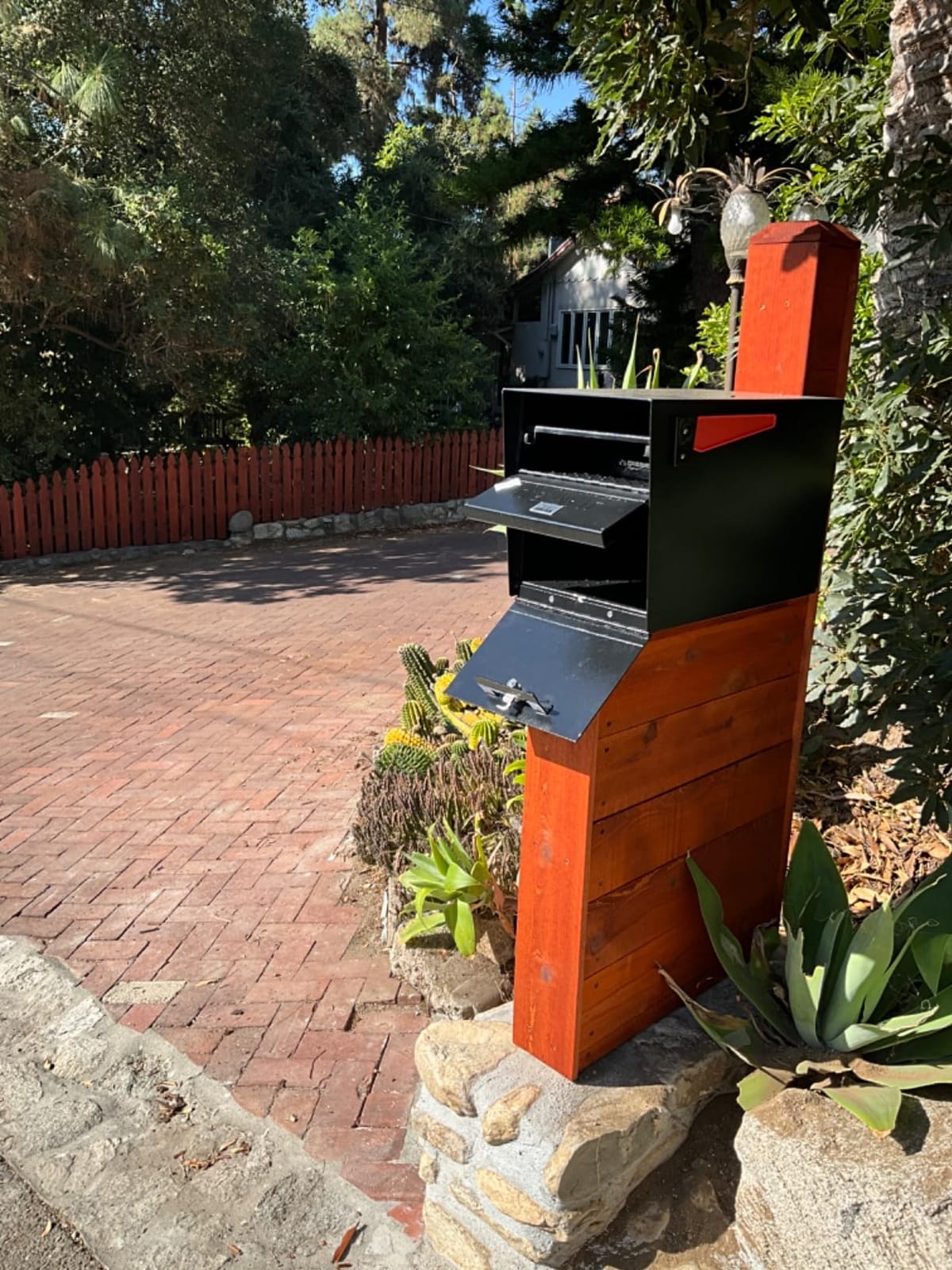 Mail Boss Large Capacity Locking Curbside Post Mount Mailbox, USPS Approved customer photo 1