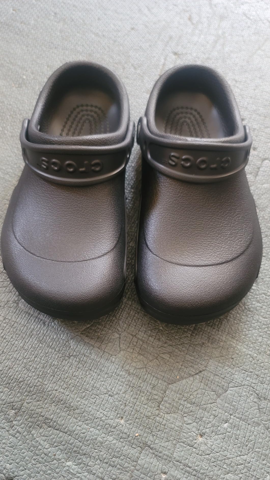 Crocs Unisex-Adult Bistro Work Clogs, Enclosed Toe, Slip Resistant Shoes customer photo 1