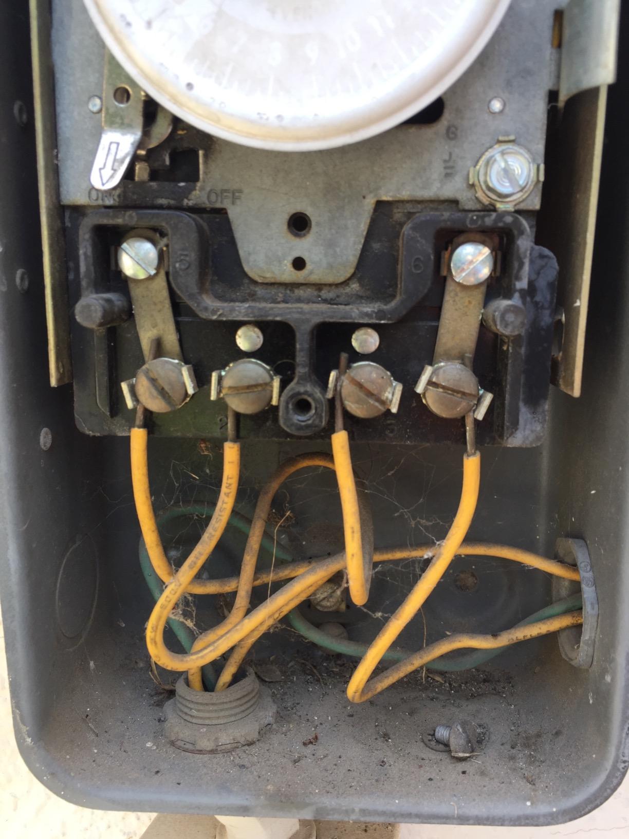 Intermatic T104M 24-Hour Mechanical Timer Mechanism, 208-277V DPST customer photo 2