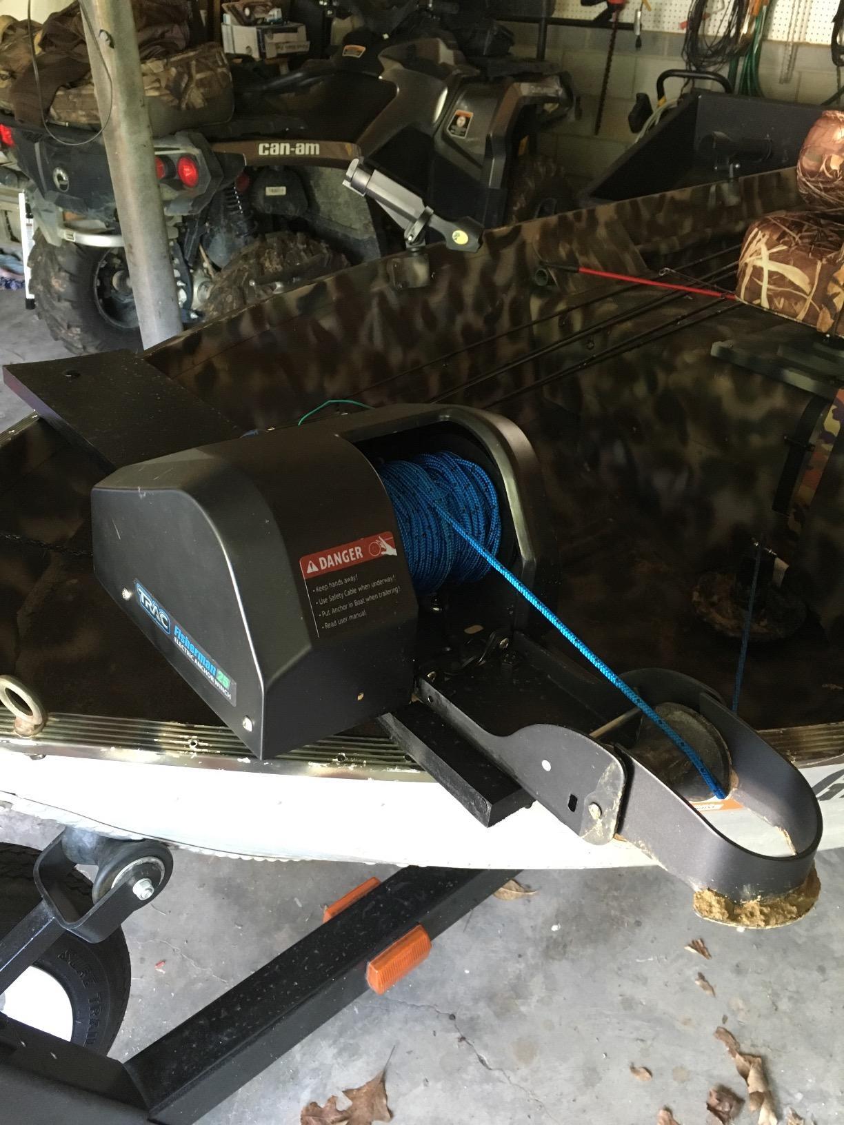 Camco TRAC-Outdoor Products Fisherman 25-G3 Electric Anchor Winch - Anchors Up to 25 lb. - Includes 100-feet of Pre-Wound Anchor Rope with Use (69002), Black customer photo 1