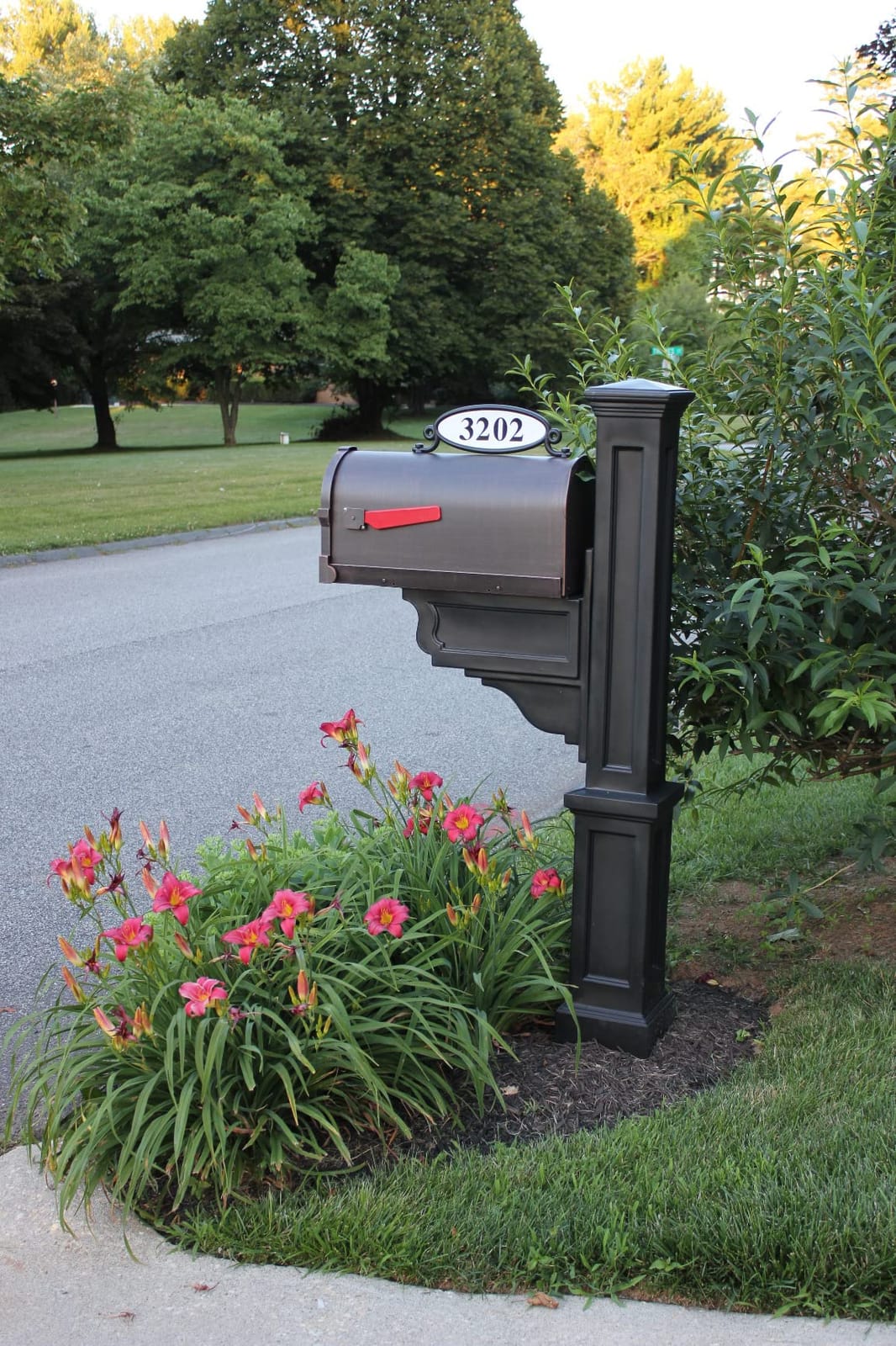 Special Lite Savannah Curbside Mailbox - Black Aluminum Mailbox for Post Mount - SCS-1014-BLK customer photo 1