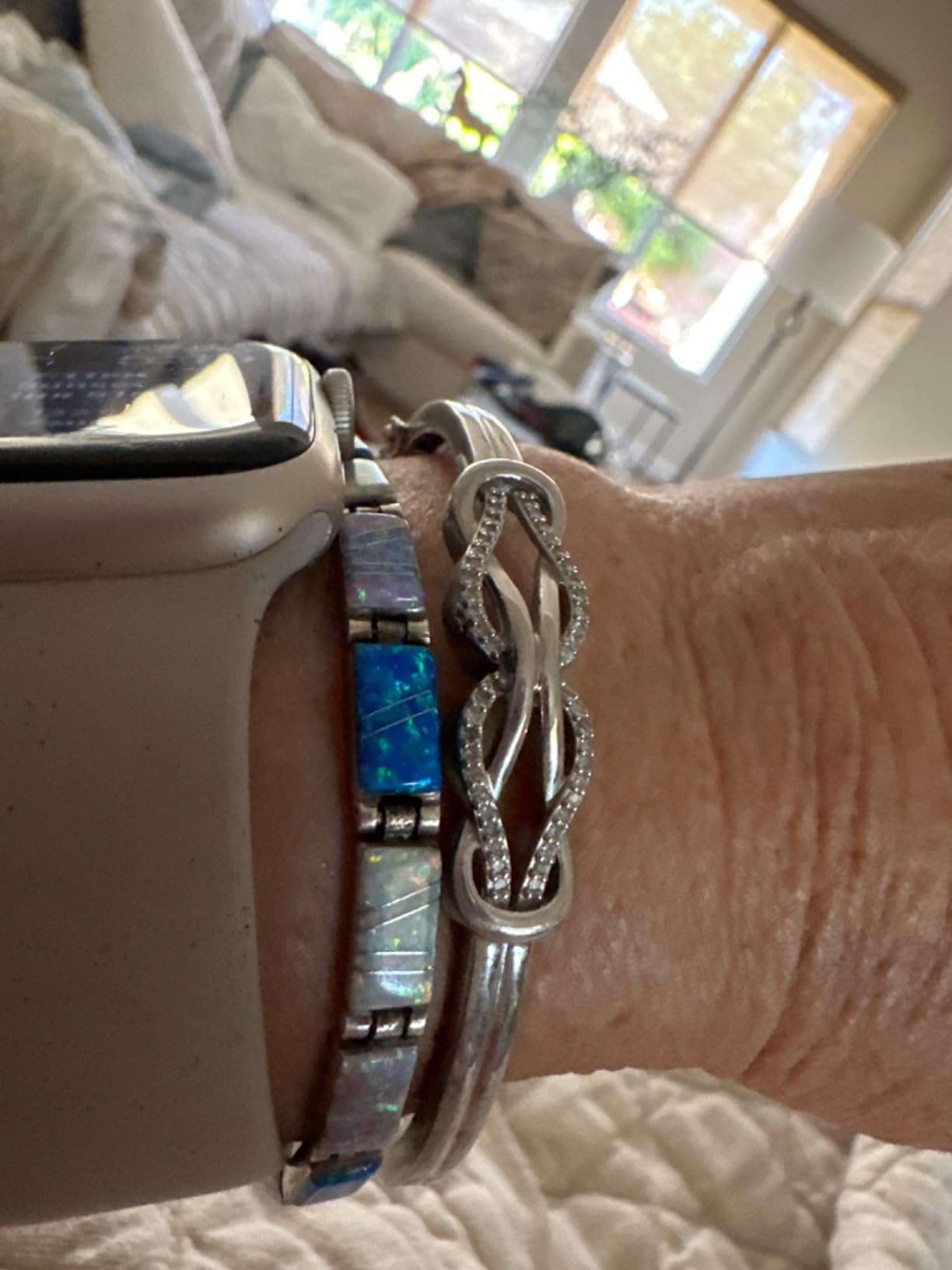 Amazon Essentials Sterling Silver Diamond Double Knot Bangle Bracelet, 7