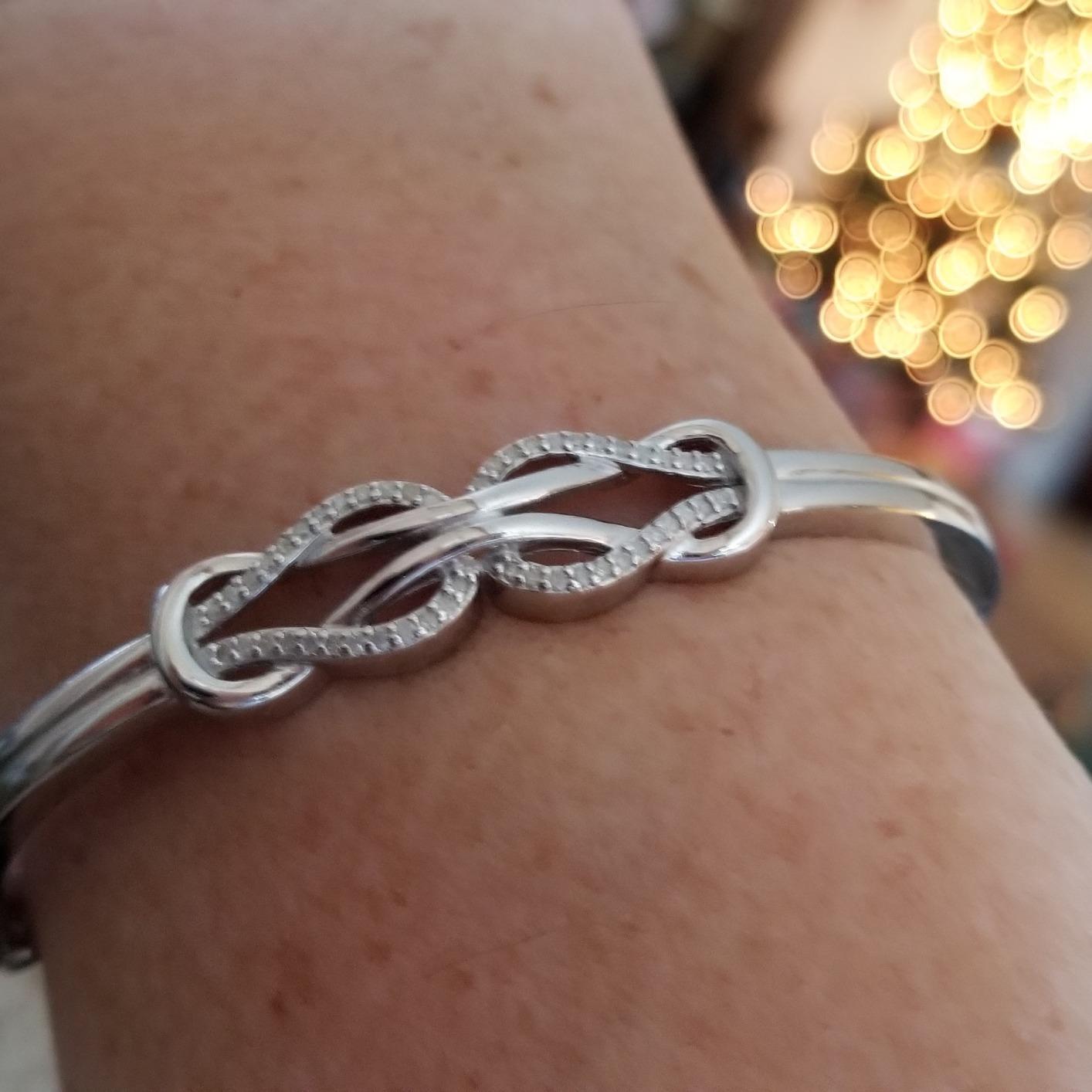 Amazon Essentials Sterling Silver Diamond Double Knot Bangle Bracelet, 7