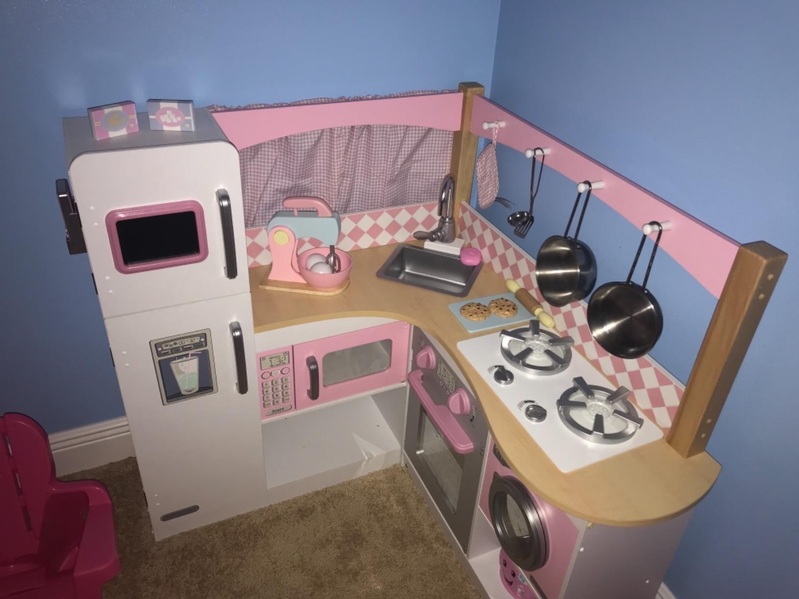 KidKraft Grand Gourmet Corner Wooden Play Kitchen with Washer, Chalkboard, Curtains and 4 Accessories, Gift for Ages 3+ customer photo 1