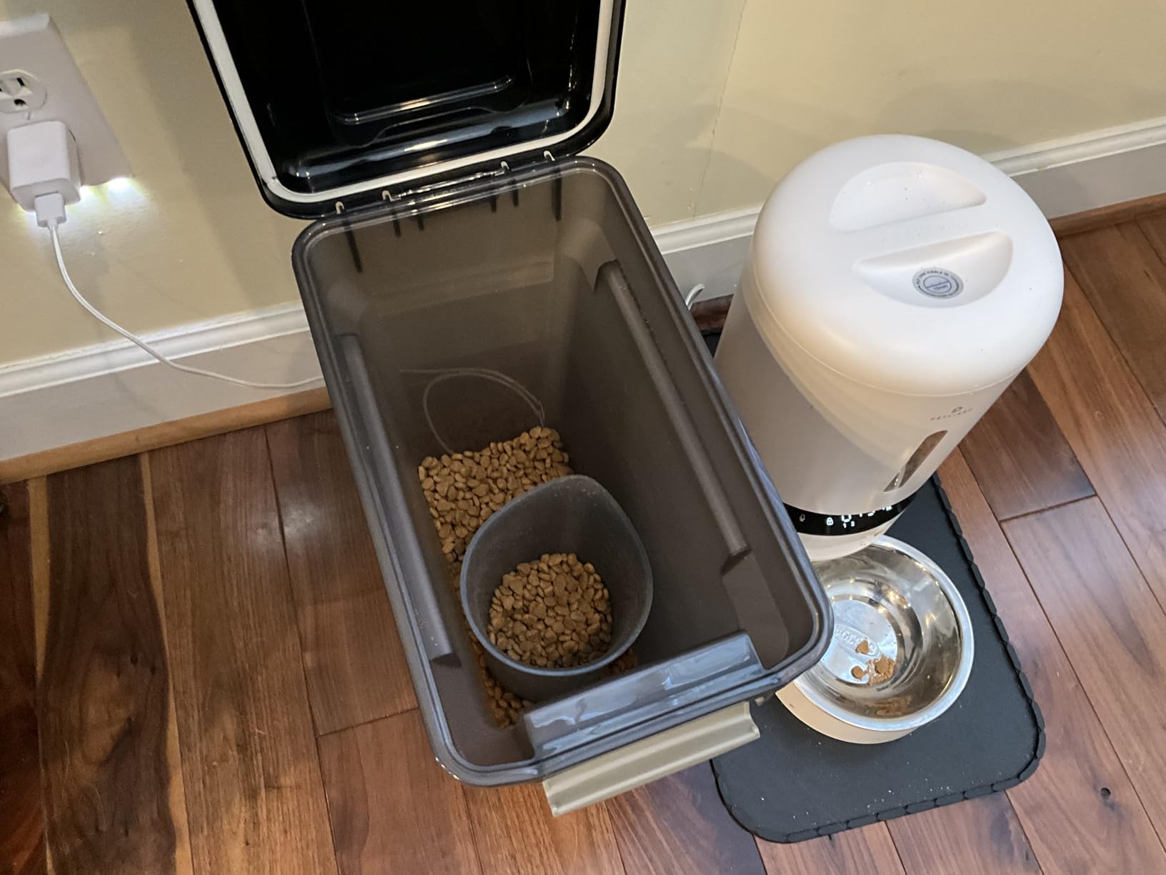IRIS USA Dog Food Storage Container, Up to 13 lbs, Smoke, Made in USA customer photo 1
