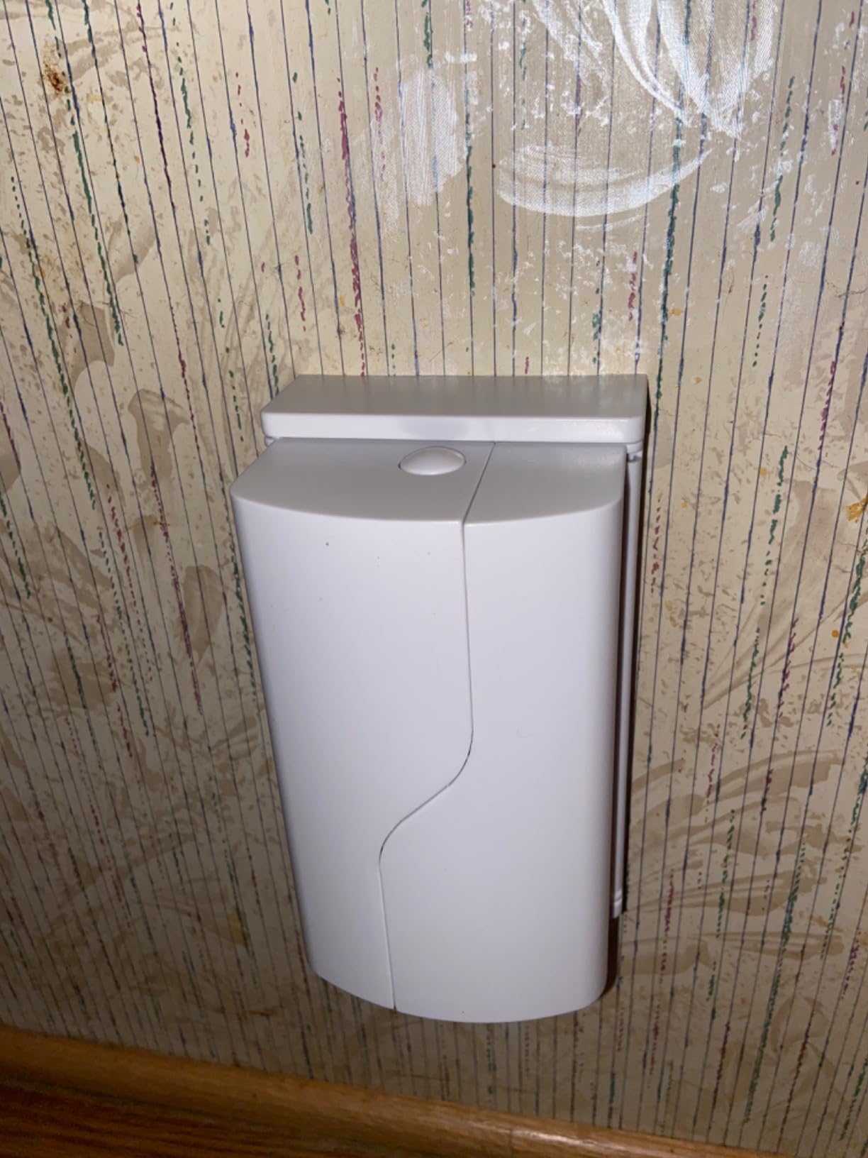 Safety Innovations Twin Door Baby Safety Outlet Cover Box for Babyproofing Outlets - More Interior Space for Extra Large Electrical Plugs and Adapters - Easy to Install - Easy to Use, (1-Pack) customer photo 1