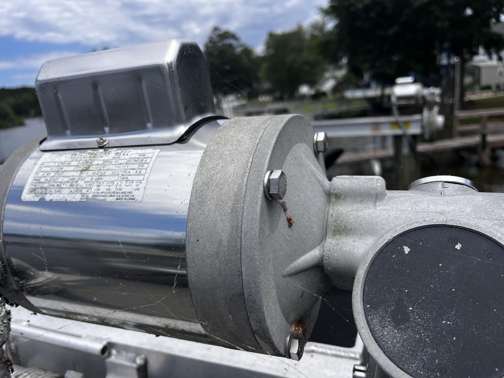 Leeson 6439191262 Boat Hoist Motor, 1 Phase, 56C Frame, C Face Mounting, 1HP, 1800 RPM, 115/208-230V Voltage, 60Hz Fequency customer photo 1