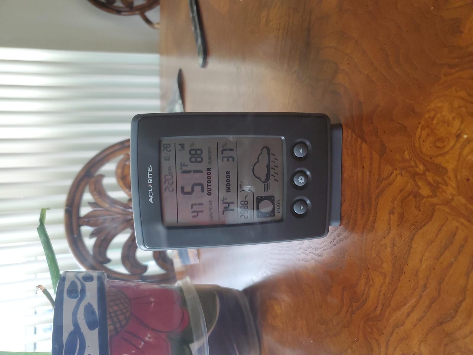 AcuRite Digital Weather Forecaster with Indoor/Outdoor Temperature, Humidity, and Moon Phase (00829), Black customer photo 2