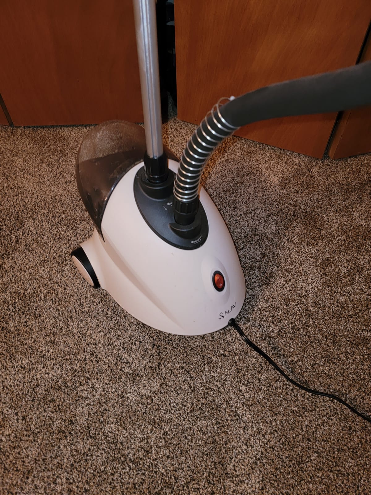 SALAV GS18 Full-Size Clothes Steamer - 1500W Power, 1.8L Water Tank, 60-Min Garment Steam, Iron Clothing, Adjustable Pole & Wheels for Easy Storage, Professional Standing Steamer for Clothes, White customer photo 1