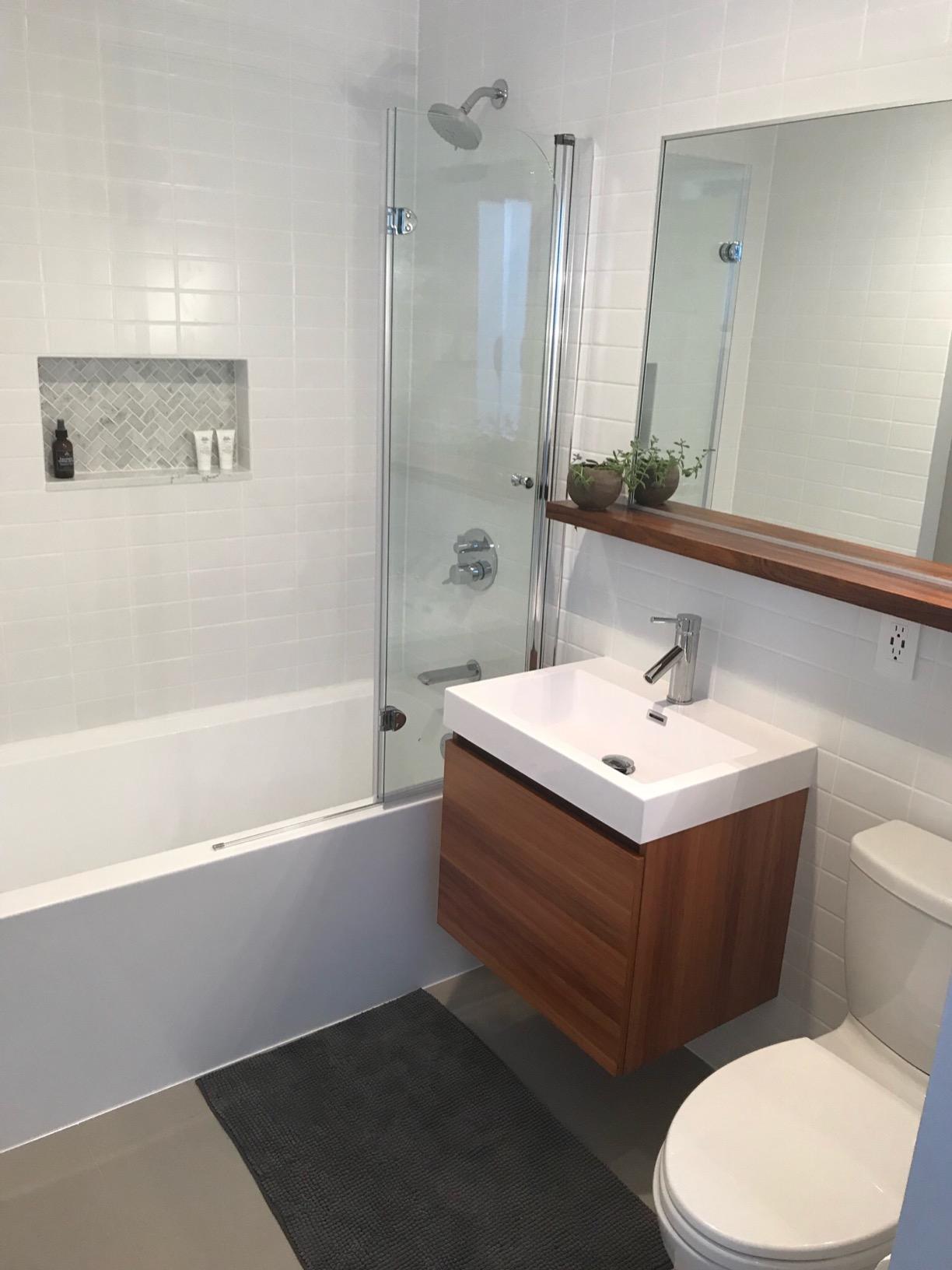 KINGSTON BRASS VTDE603122R 60-Inch Contemporary Alcove Acrylic Bathtub with Right Hand Drain and Overflow Holes, White customer photo 1