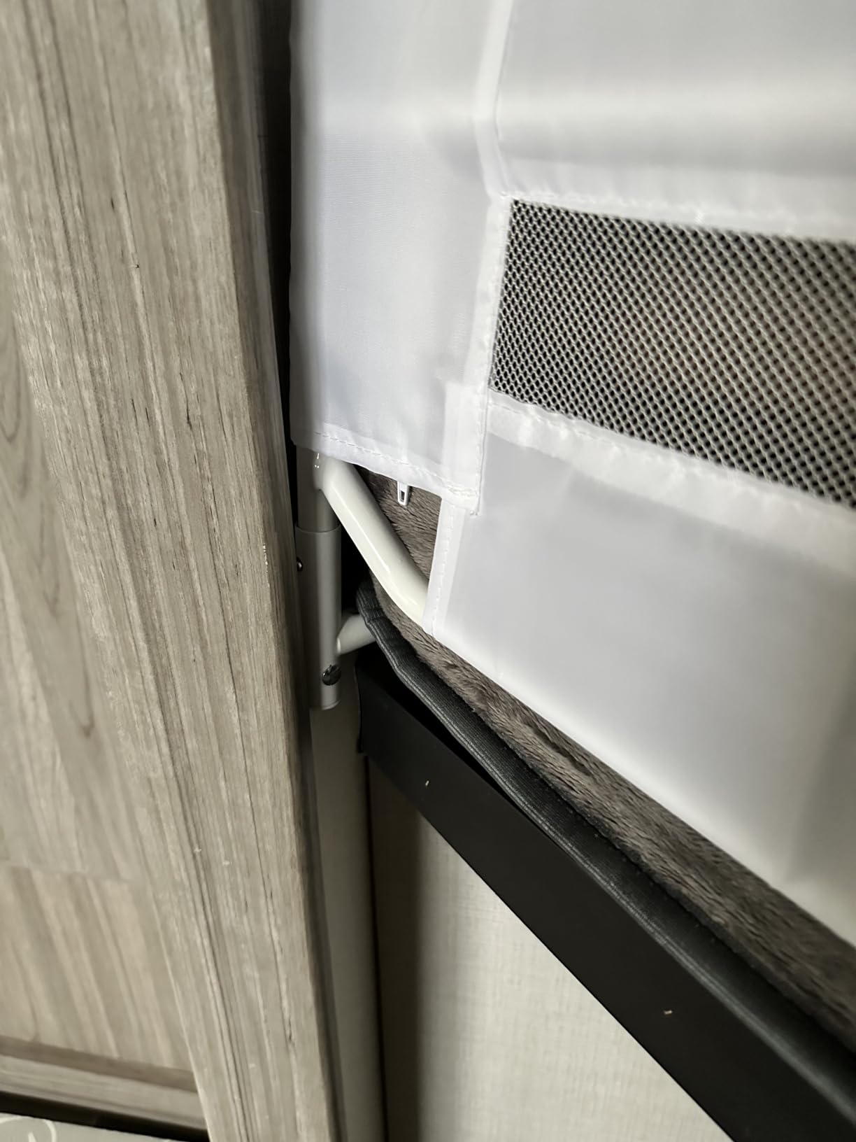 Dream On Me Mesh Security Bed Guard Rail for Toddlers 2–5 Years, White customer photo 2