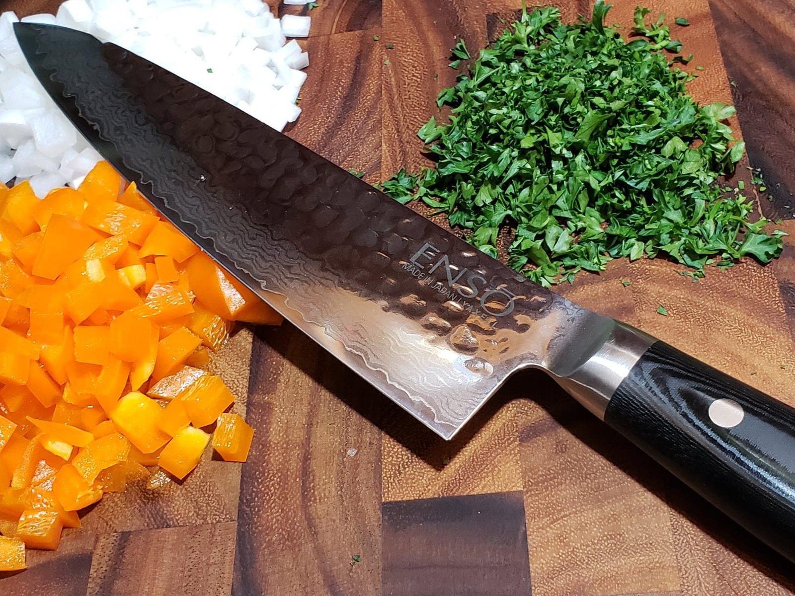 Enso Chef's Knife - Made in Japan - HD Series - VG10 Hammered Damascus Stainless Steel Gyuto - 8