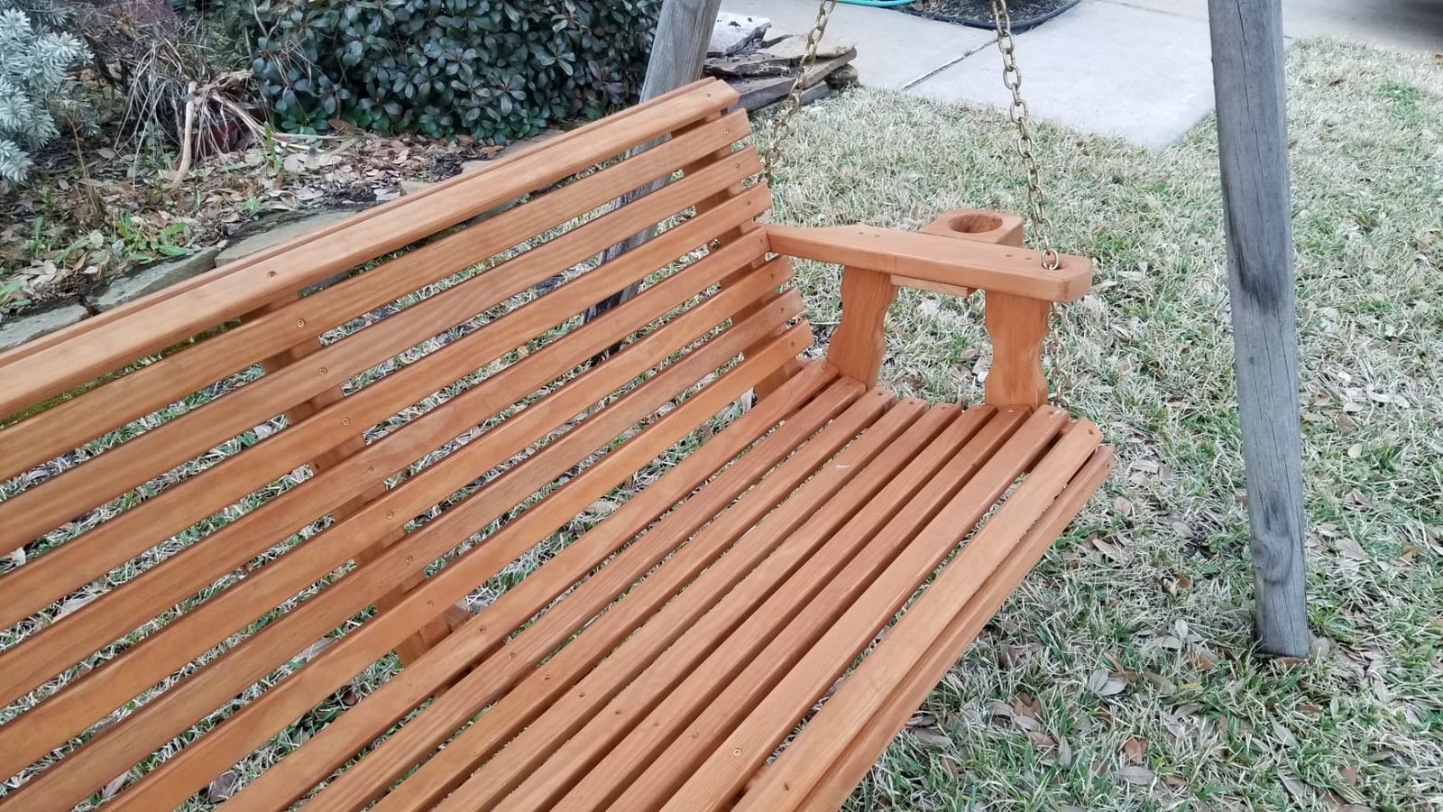 Amish Casual Heavy Duty 700 Lb Capacity Porch Swing with Cup Holders (5 Foot, Cedar Stain) – Wooden Outdoor Roll Back Swing with Hanging Chains – Amish Made in the USA customer photo 1