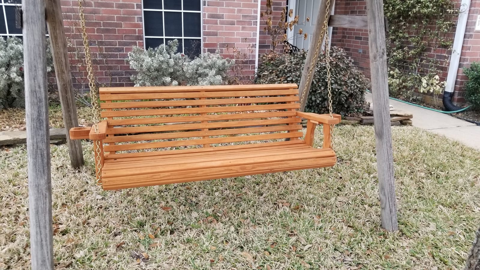 Amish Casual Heavy Duty 700 Lb Capacity Porch Swing with Cup Holders (5 Foot, Cedar Stain) – Wooden Outdoor Roll Back Swing with Hanging Chains – Amish Made in the USA customer photo 2