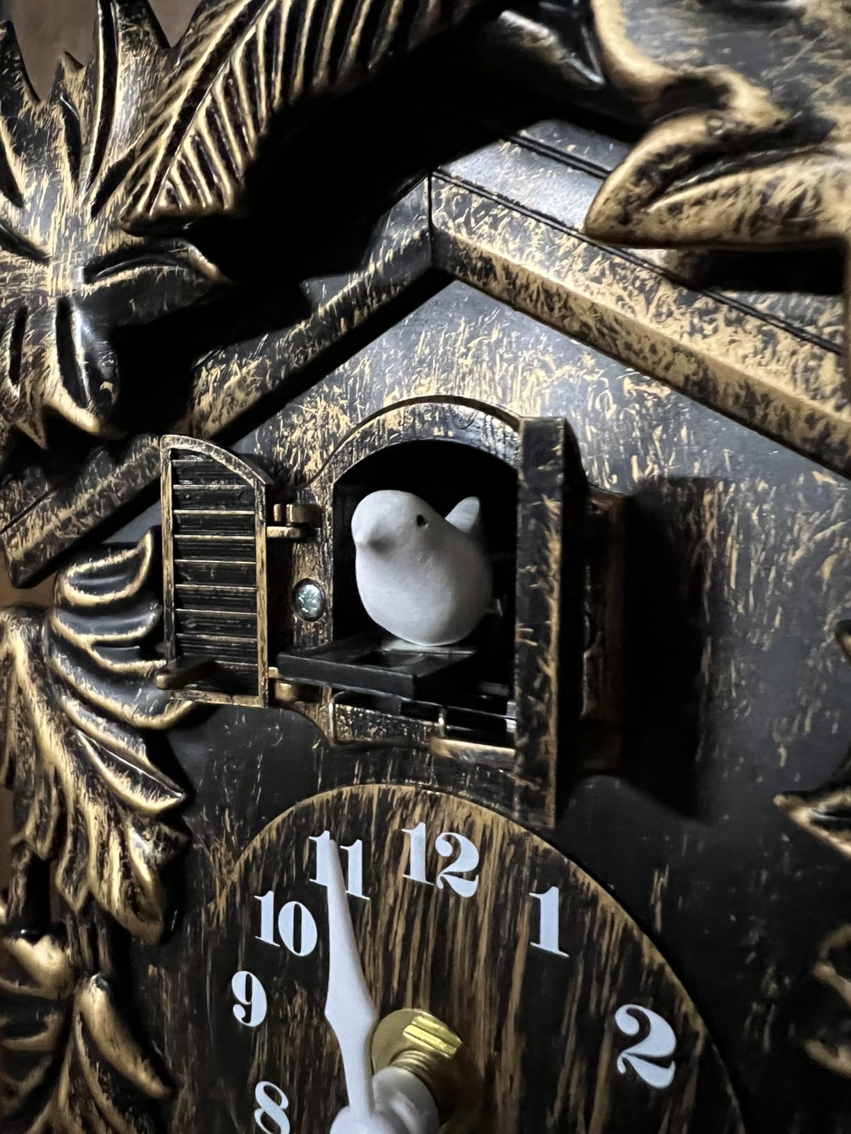 WALPLUS Chiming Cookoo Clock Brown Vintage Bird Flapping Cuckoo Clocks Volume Adjustable Coo Coo Clocks Wall Decoration Battery Operated Pendulum Cuckoo Clock for Home Living Room Office customer photo 1