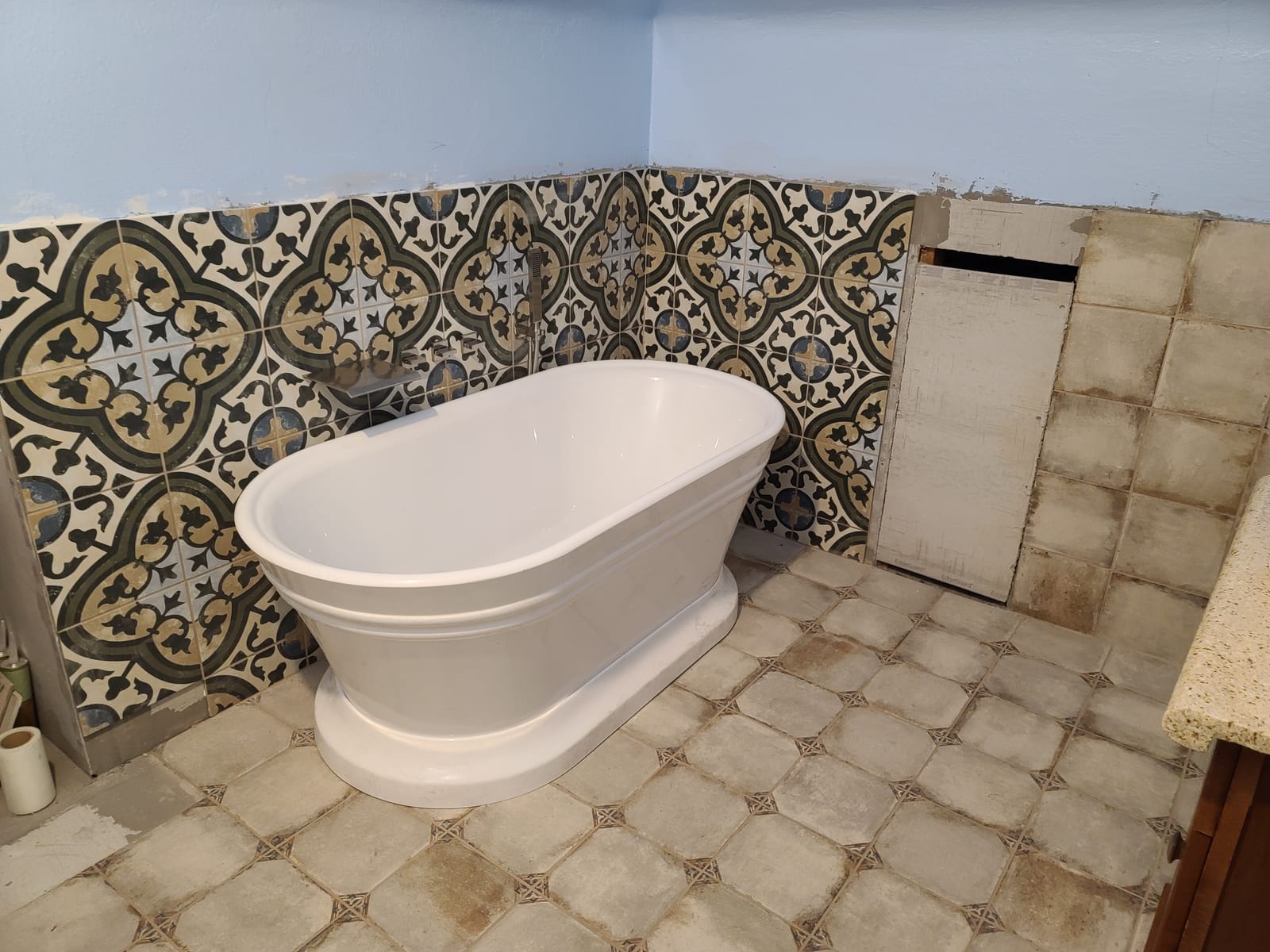 Vanity Art 59 x 30 Inches Freestanding Bathtub Acrylic Modern Stand Alone Soaking Tub with UPC Certified Slotted Overflow and Pop-up Center Drain, White VA6610-S customer photo 2