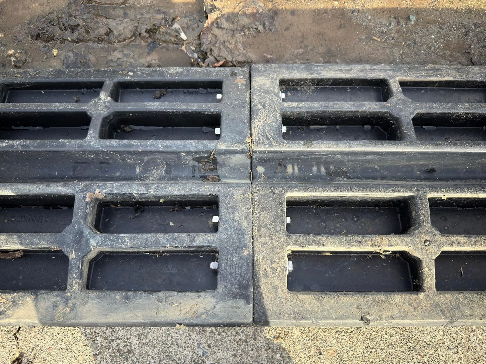 Pyle Car Driveway Adjustable Curb Ramps - 3 Pack Heavy Duty Rubber Threshold Ramp Kit Set -For Loading Dock, Garage, Sidewalk, Truck, Scooter, Bike, Motorcycle & Wheelchair Mobility- PCRBDR23 customer photo 1