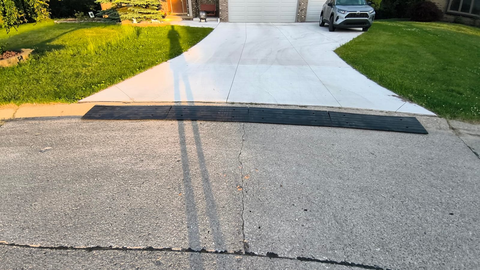 Pyle Car Driveway Adjustable Curb Ramps - 3 Pack Heavy Duty Rubber Threshold Ramp Kit Set -For Loading Dock, Garage, Sidewalk, Truck, Scooter, Bike, Motorcycle & Wheelchair Mobility- PCRBDR23 customer photo 2