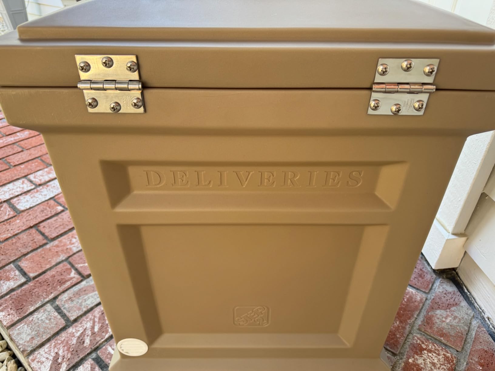 Step2 Express Parcel Delivery Box, Large Outdoor Package Bin with Lid, Weather-Resistant, Black customer photo 1