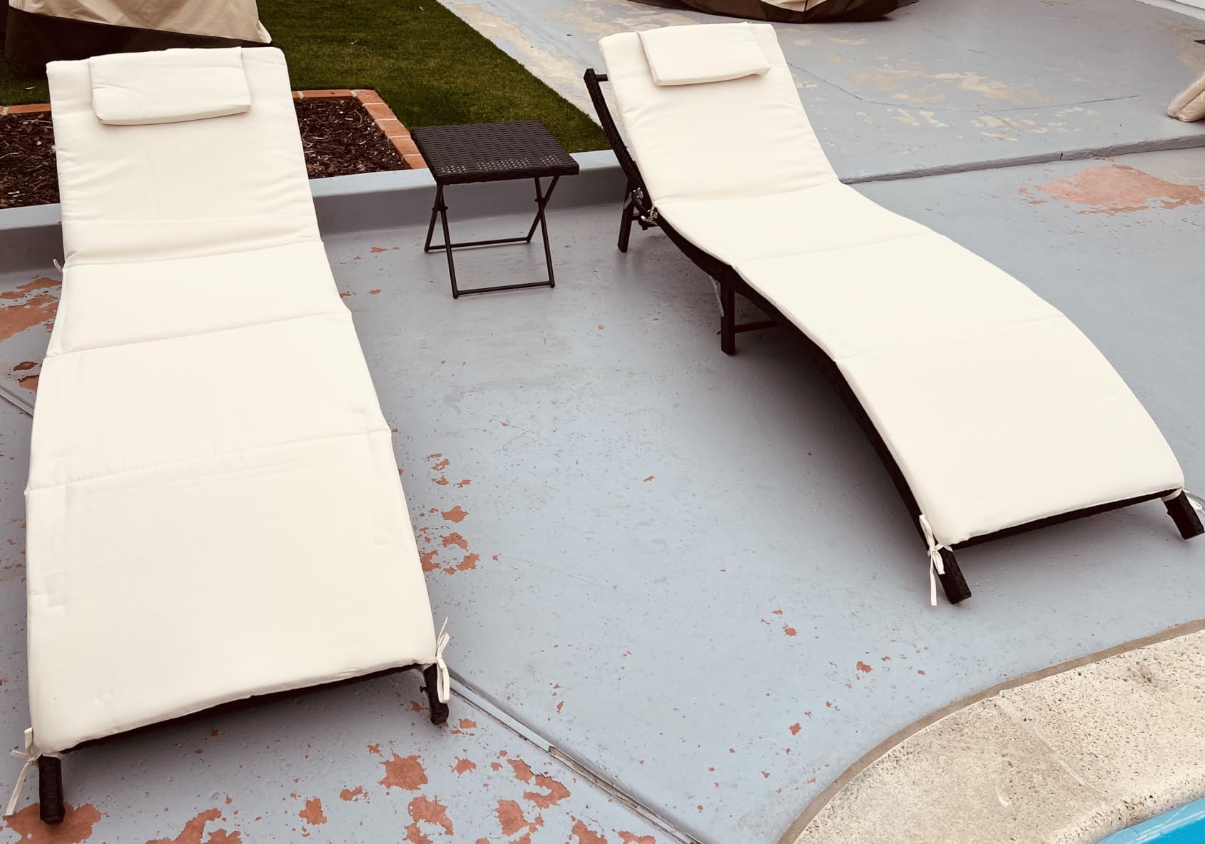 Devoko Patio Chaise Lounge Sets Outdoor Rattan Adjustable Back 3 Pieces Cushioned Patio Folding Chaise Lounge with Folding Table (Beige) customer photo 1