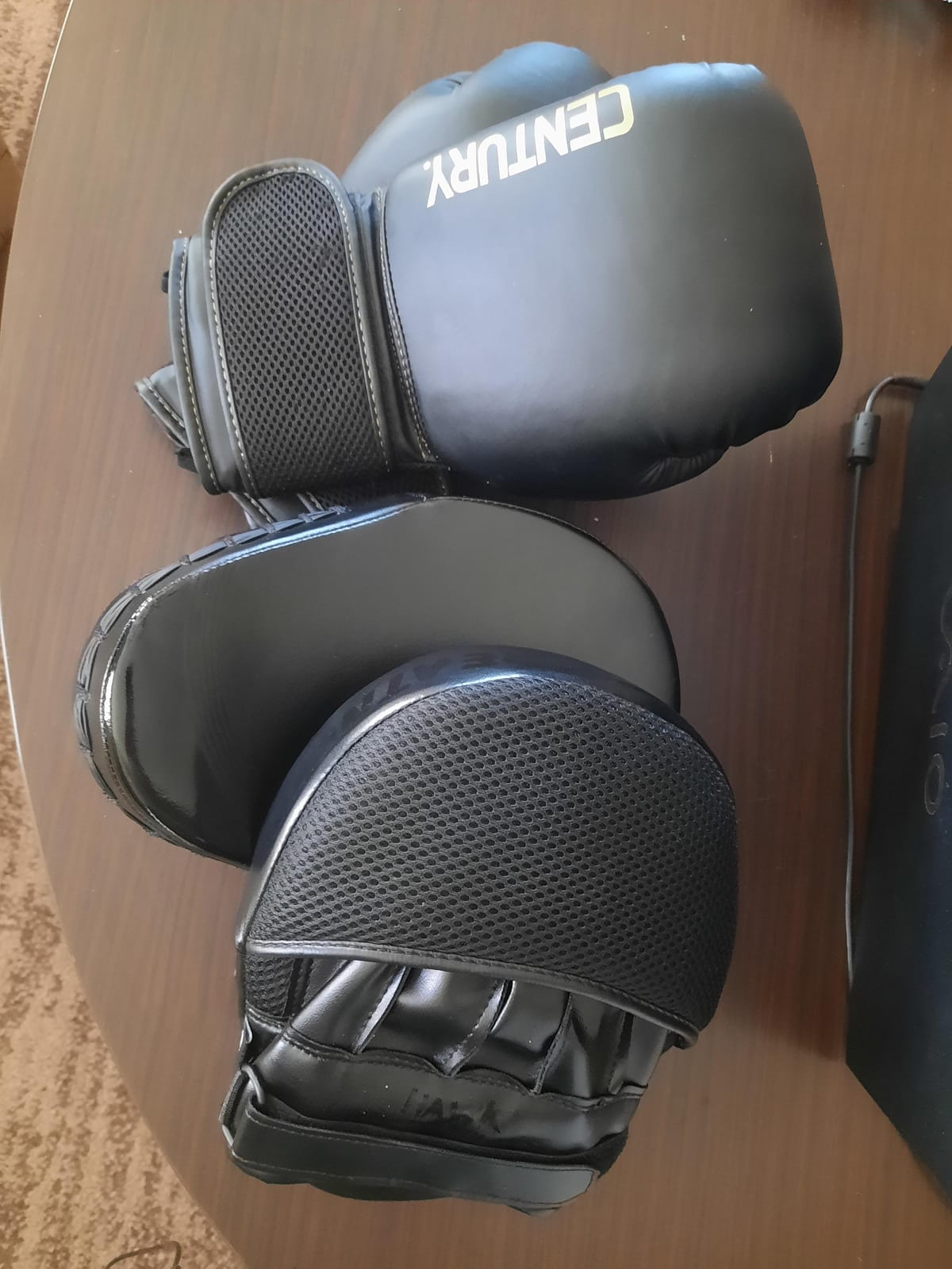 Hawk Sports Boxing Mitts Curved Punching Mitts with EVA Foam Padding, Heavy Duty Leather Focus Mitts for Boxing & MMA Training, Ultra Comfy, Light, & Durable Ambidextrous Punching Pads - All-Black customer photo 2