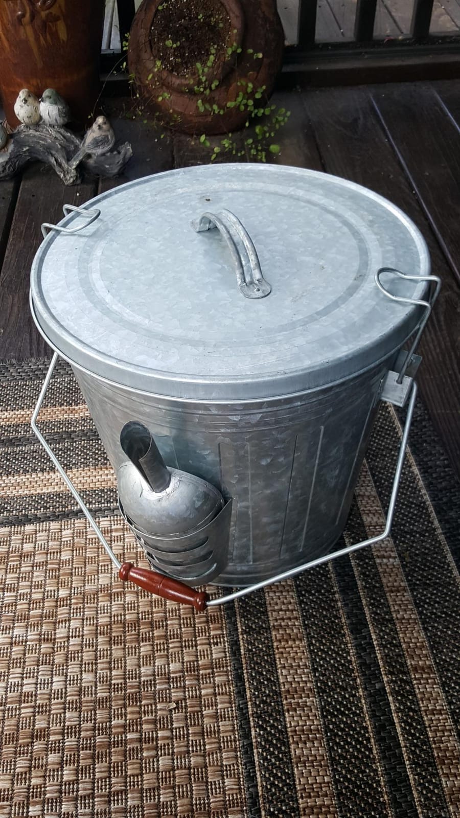 Audubon Woodlink Galvanized Steel Rustic Farmhouse Bird Food and Seed Locking Storage Bucket Bin with Scoop, Holds up to 16.5 Quarts or 25 Pounds customer photo 2