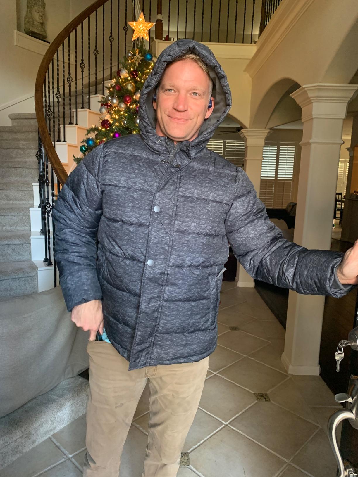 Amazon Essentials Men's Heavyweight Hooded Puffer Coat customer photo 2