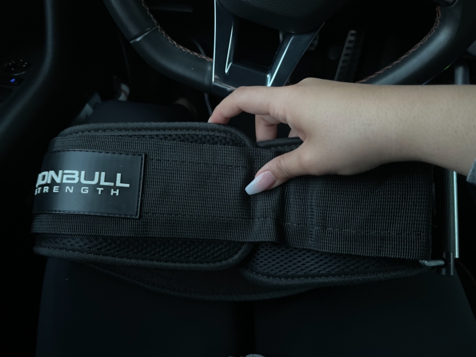 Weightlifting Belt For Men and Women - 6 Inch Auto-Lock Weight Lifting Back Support, Workout Back Support for Lifting, Fitness, Cross Training and Powerlifitng customer photo 1