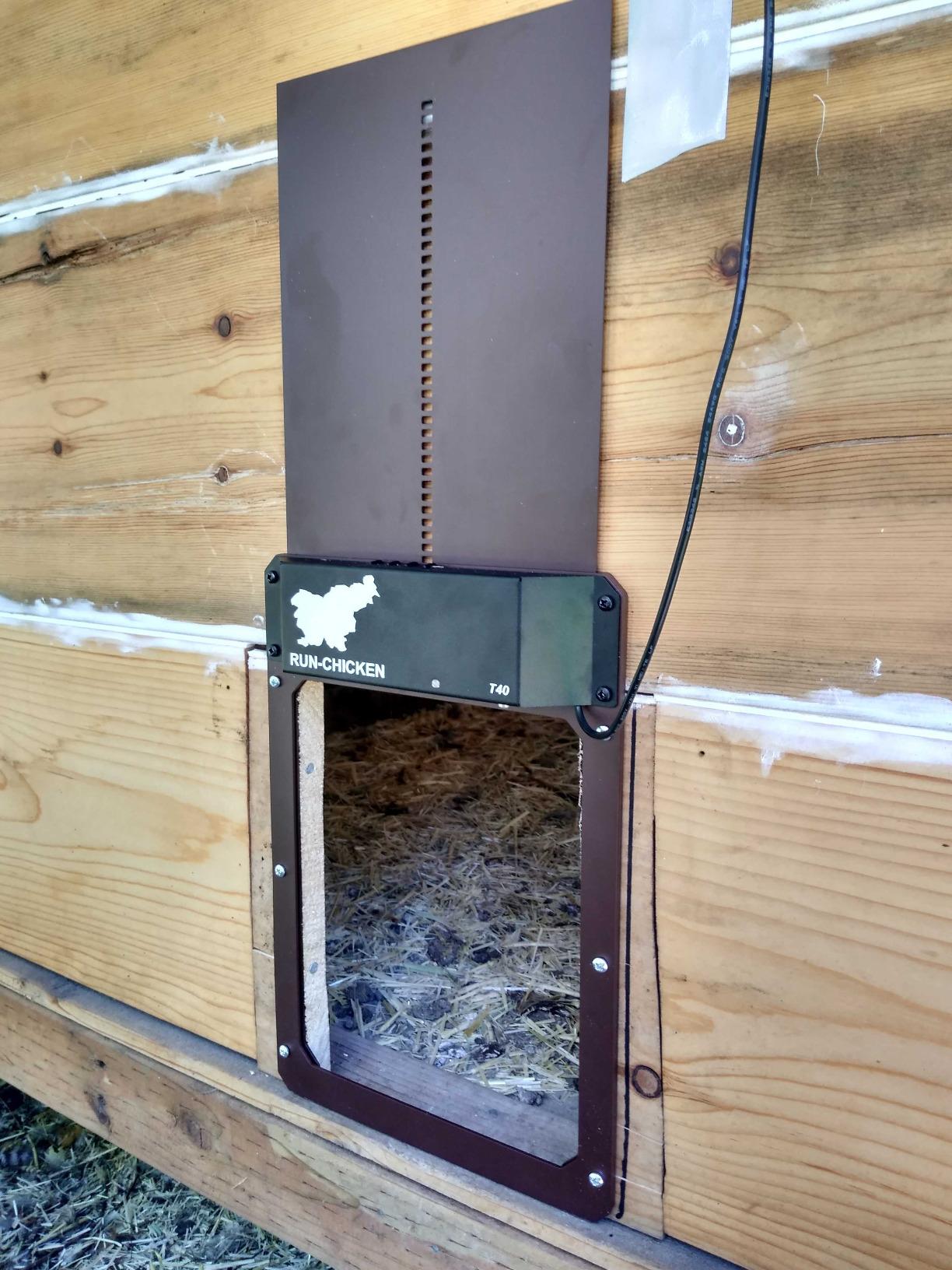 RUN-CHICKEN Door T50 – Automatic Chicken Coop Door Opener, Battery Powered & Weatherproof Aluminum, Smart App & Timer Control, Predator Proof, Easy Install, Reliable All-Season Performance (Brown) customer photo 1