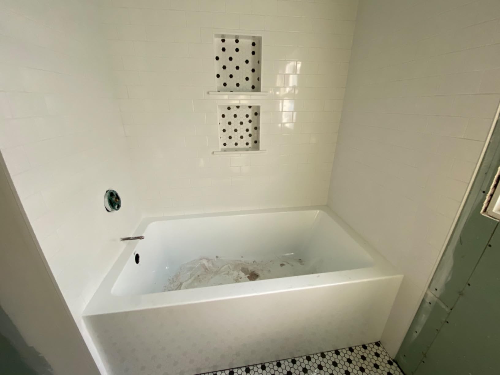 Fine Fixtures Acrylic, Fiberglass Alcove Soaking Bathtub with Integral Apron Front in Glossy White - Left Hand Drain, 48