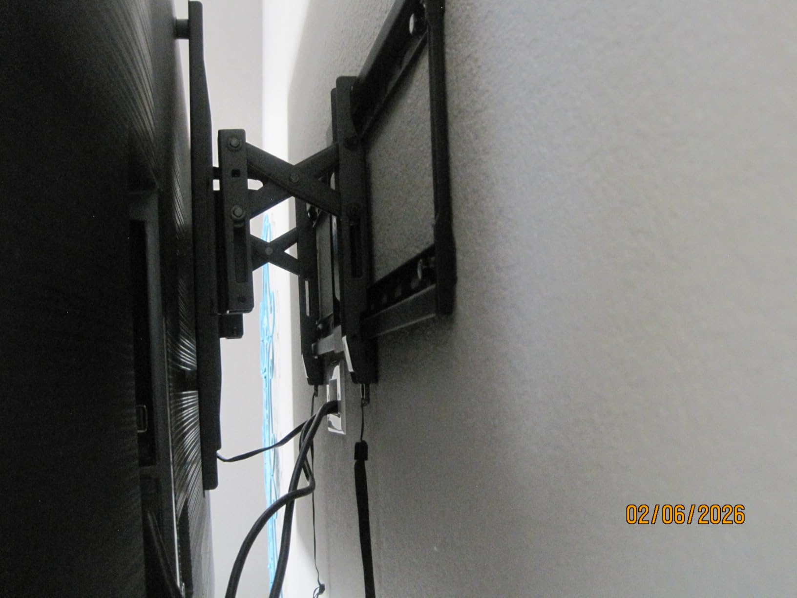 Pipishell Tilt TV Wall Mount Bracket Low Profile for Most 37-90 Inch LED LCD OLED Plasma Flat Curved TVs, Large Tilting Mount Fits 16