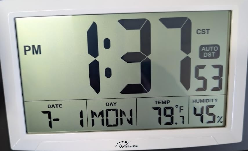 WallarGe 12.5 Inch Atomic Clock with Indoor Temperature and Humidity customer photo 1