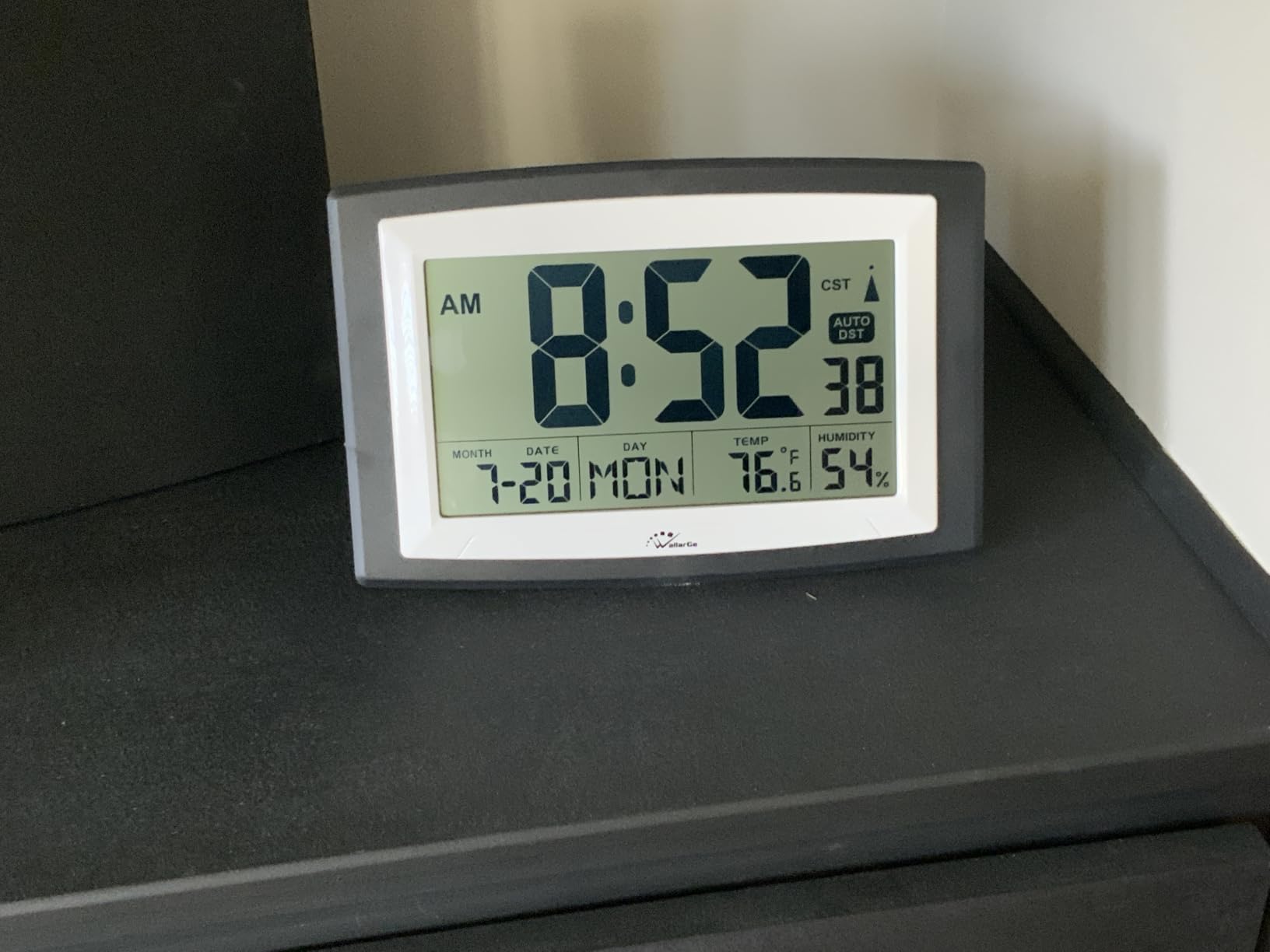 WallarGe 12.5 Inch Atomic Clock with Indoor Temperature and Humidity customer photo 2