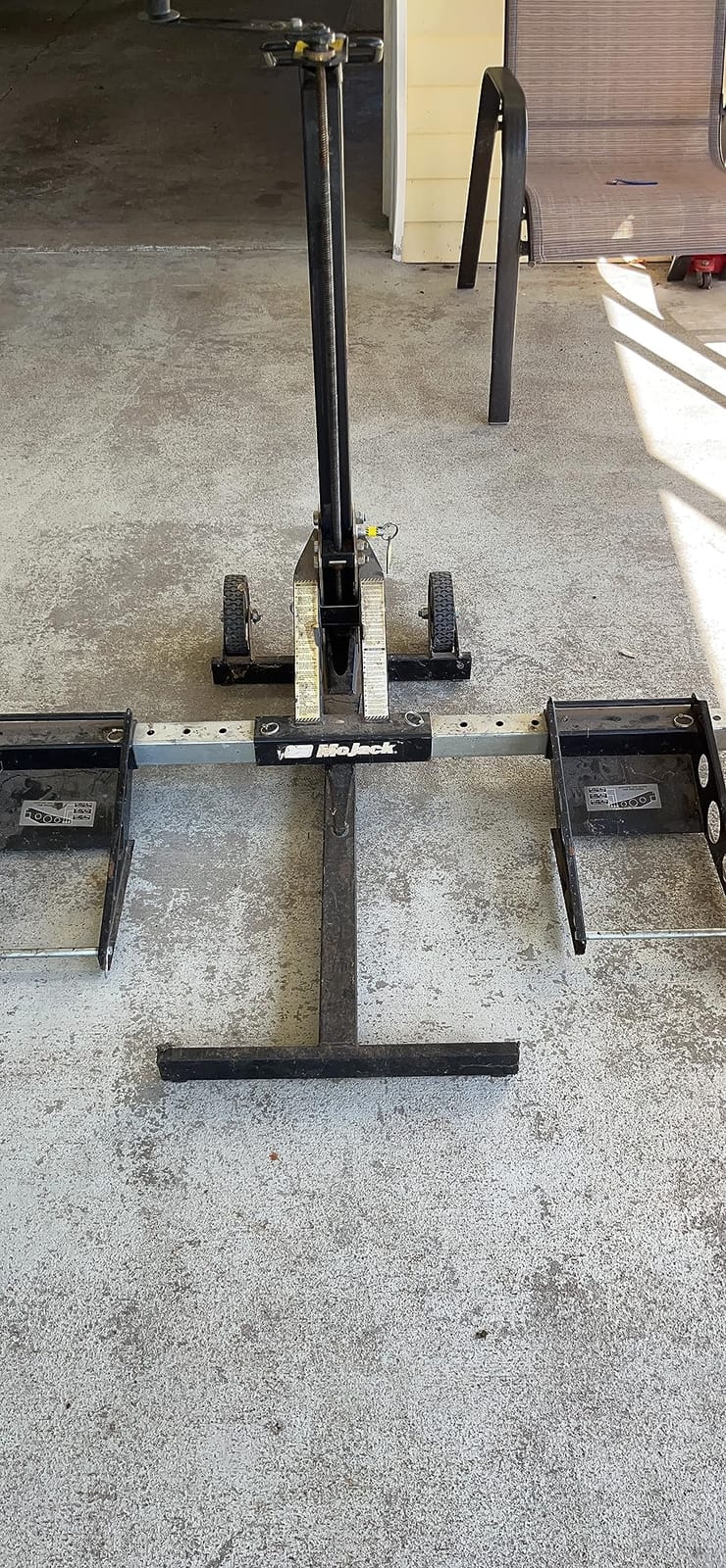 MoJack MJ750XT Pro ZTR & Rider Lawn Mower Lift Jack, 750 lb Capacity customer photo 1
