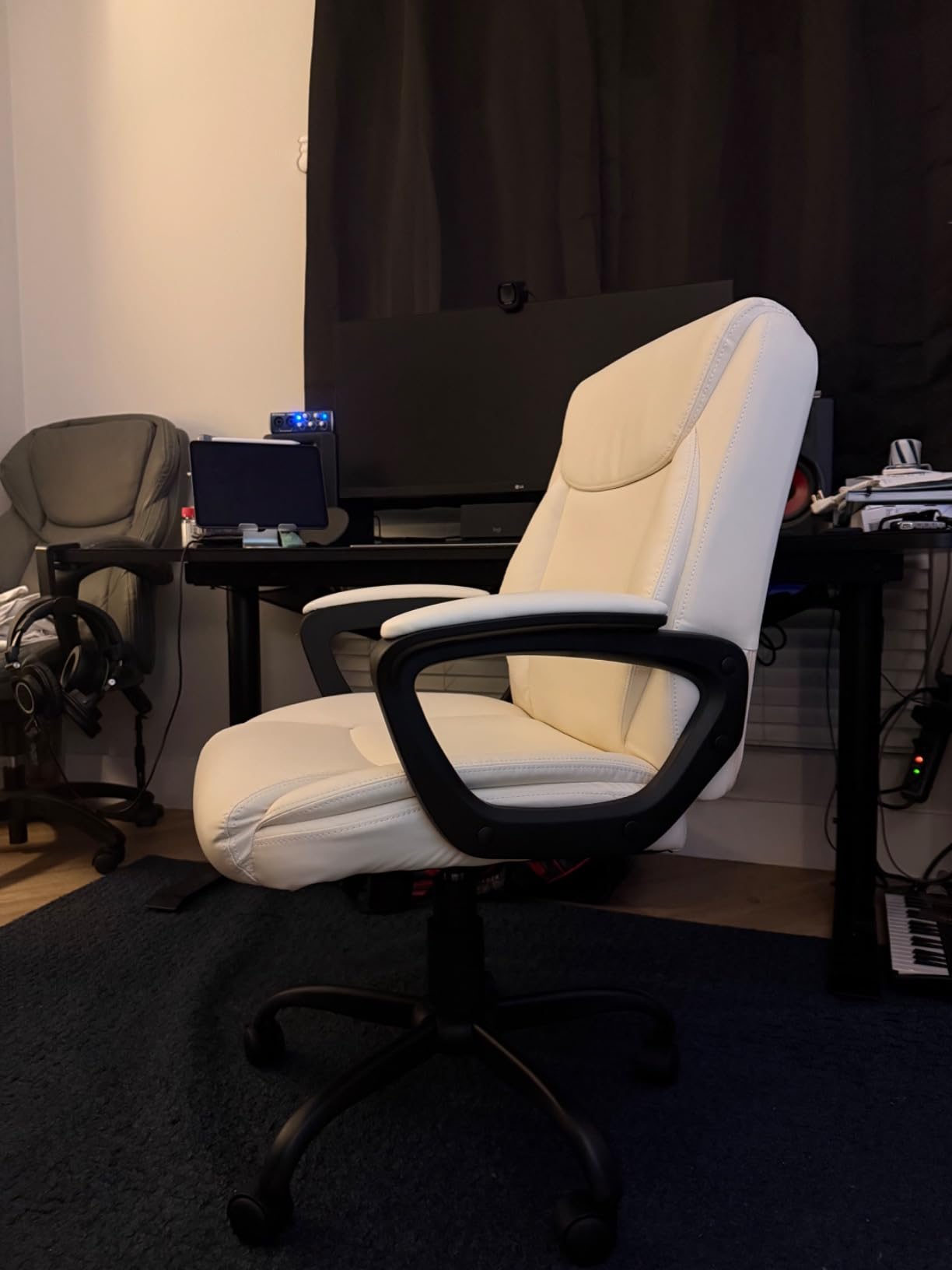 Amazon Basics Classic Puresoft PU Padded Mid-Back Office Chair with Armrest, Height Adjustable, Easy to Assemble, 26