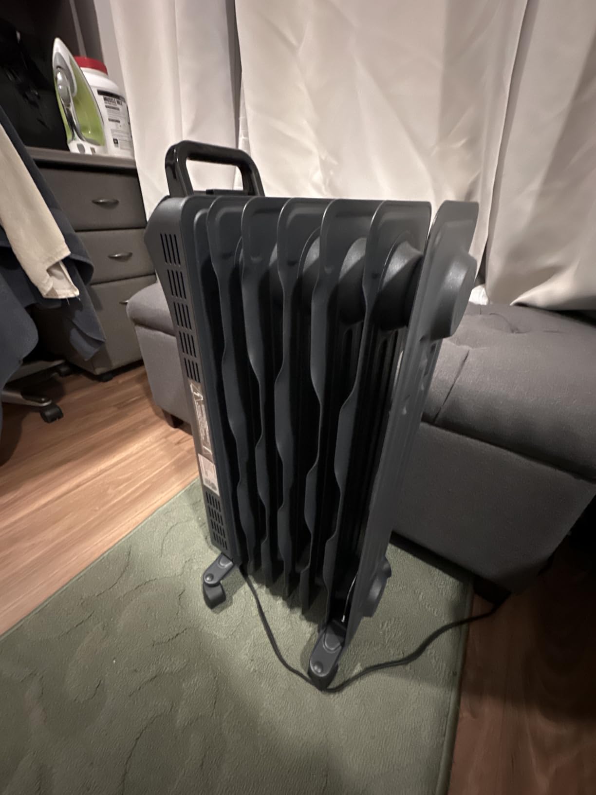 Amazon Basics Portable Oil Space Heater with 7 Oil-Filled Fins, 3 Heat Settings, Adjustable Thermostat, Tip-Over and Overheat Protection, ETL Safety Certificate, 1500W, Black customer photo 2