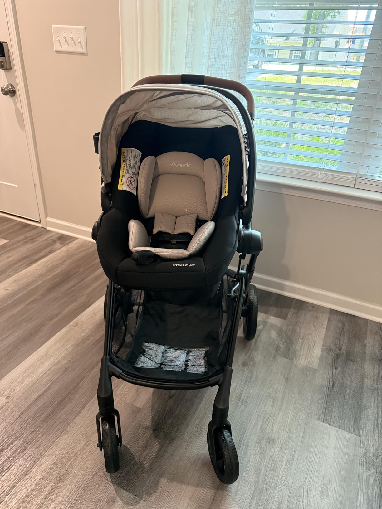 Evenflo Pivot NXT Travel System with LiteMax NXT Preemie and Infant Car Seat customer photo 1
