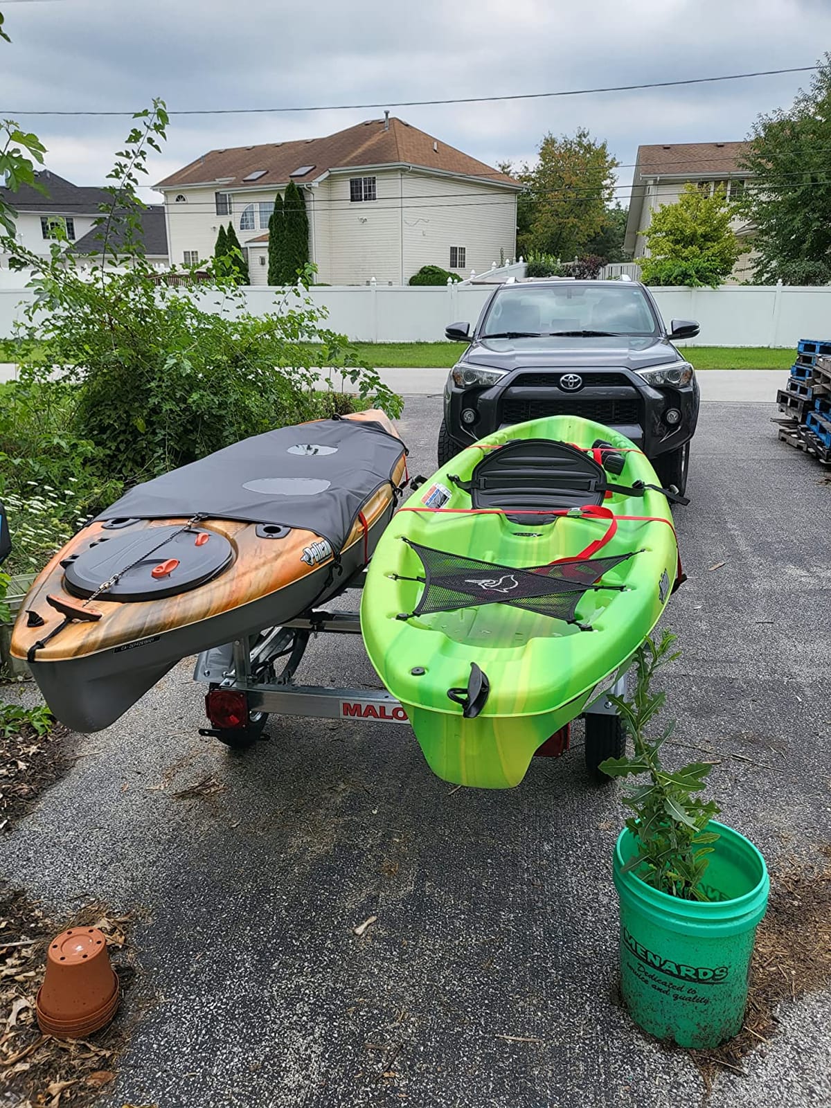 Malone MPG586XV EcoLight 2 Kayak Trailer with 2 V-Rack Kayak Carriers | 14' / 400 lbs Capacity | Fully Submersible | Marine Grade Galvanized Steel Construction customer photo 2