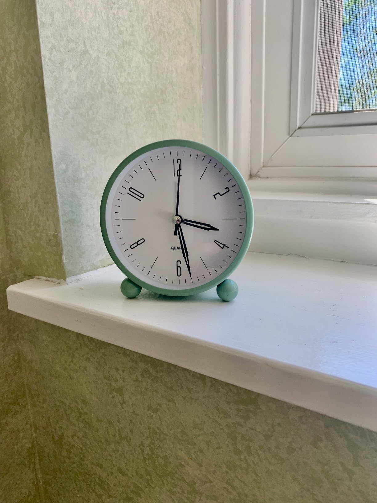JALL Analog Alarm Clock, 4 inch Super Silent Non Ticking Small Clock with Night Light, Battery Operated, Simple Design, Old Fashioned Style Ideal Decor, for Bedroom, Bedside, Desk, Adult, Gift, Green customer photo 2