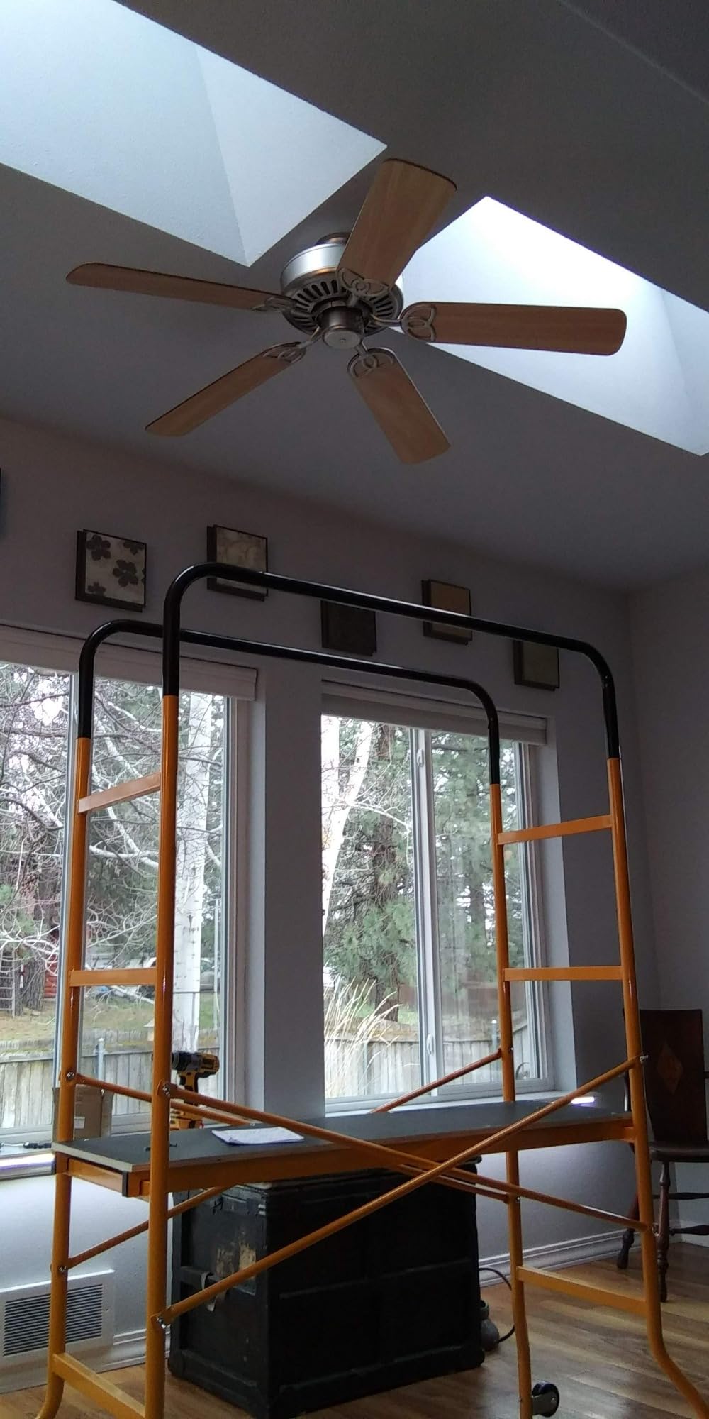 HOMCOM 4-Step Steel 4.6 x 2 x 6 ft. Scaffold 2 Wheels, 440 Pound Capacity customer photo 2