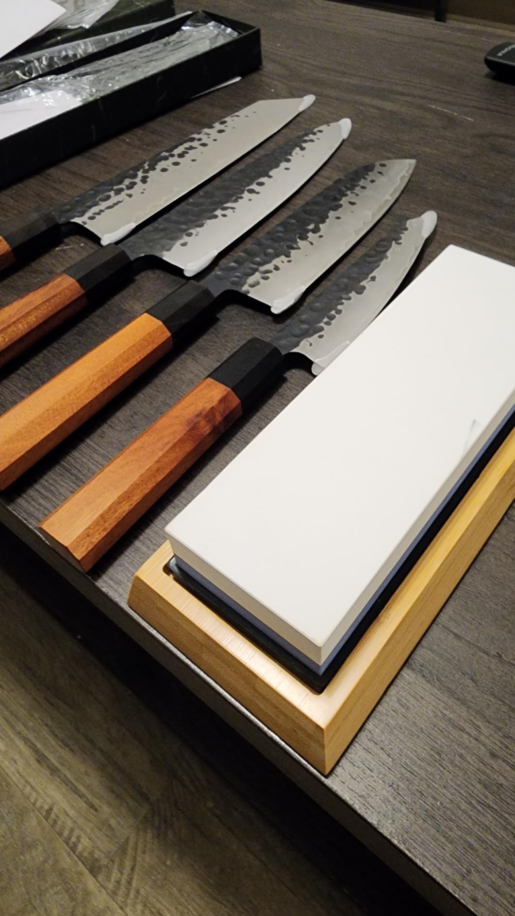 Amazon Basics Whetstone Knife Sharpening Stone, Double-Sided 1000/6000 Grit with Angle Guide, Non-Slip Bamboo Base, Black & Grey customer photo 2